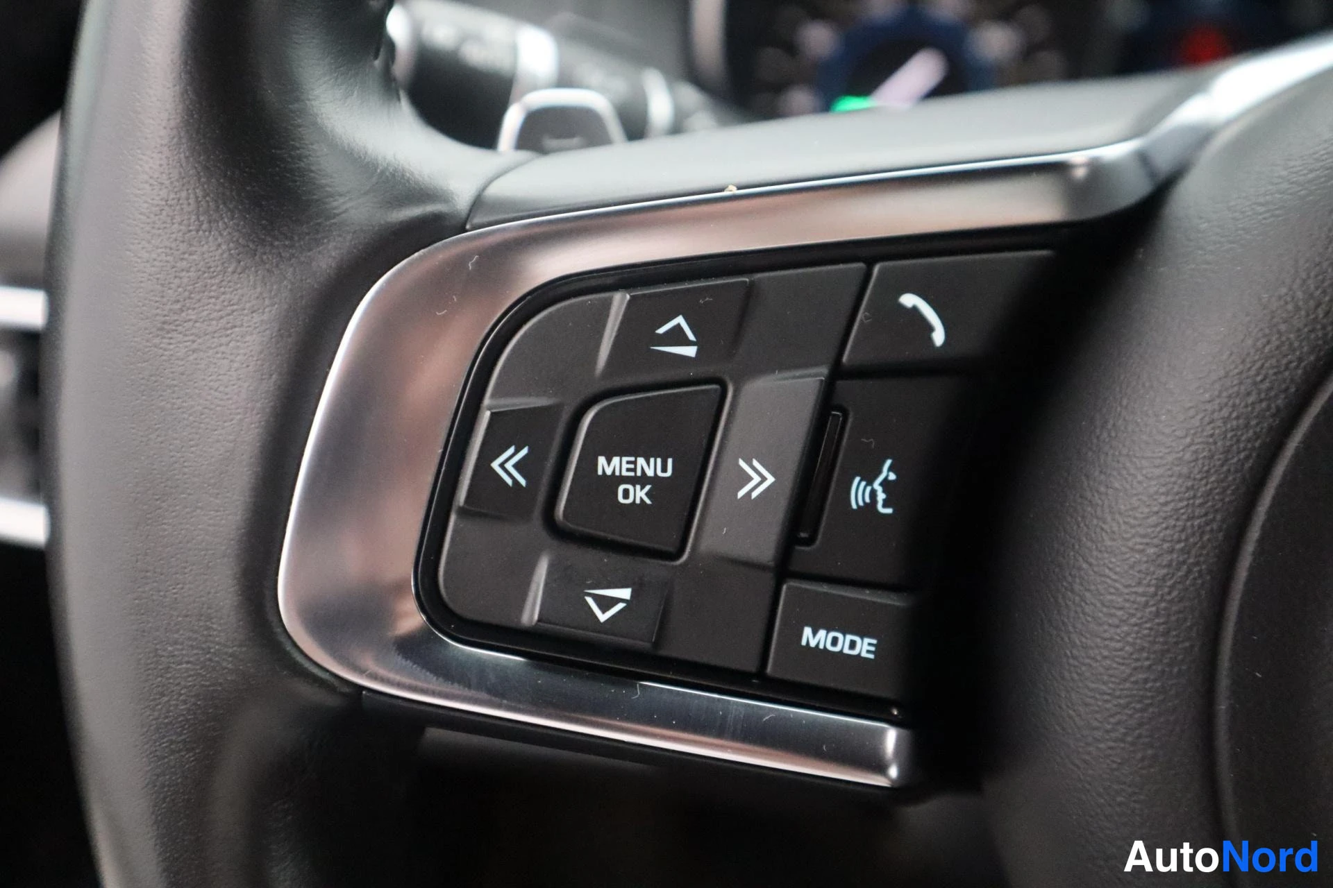 Musta Jaguar XE 2019, kuva 23