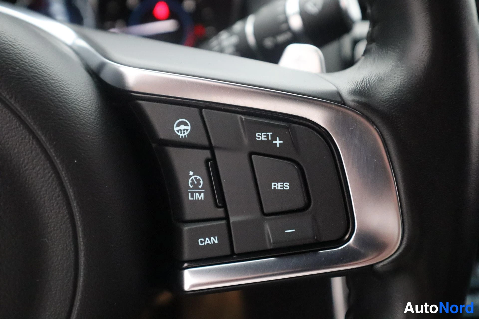 Musta Jaguar XE 2019, kuva 24