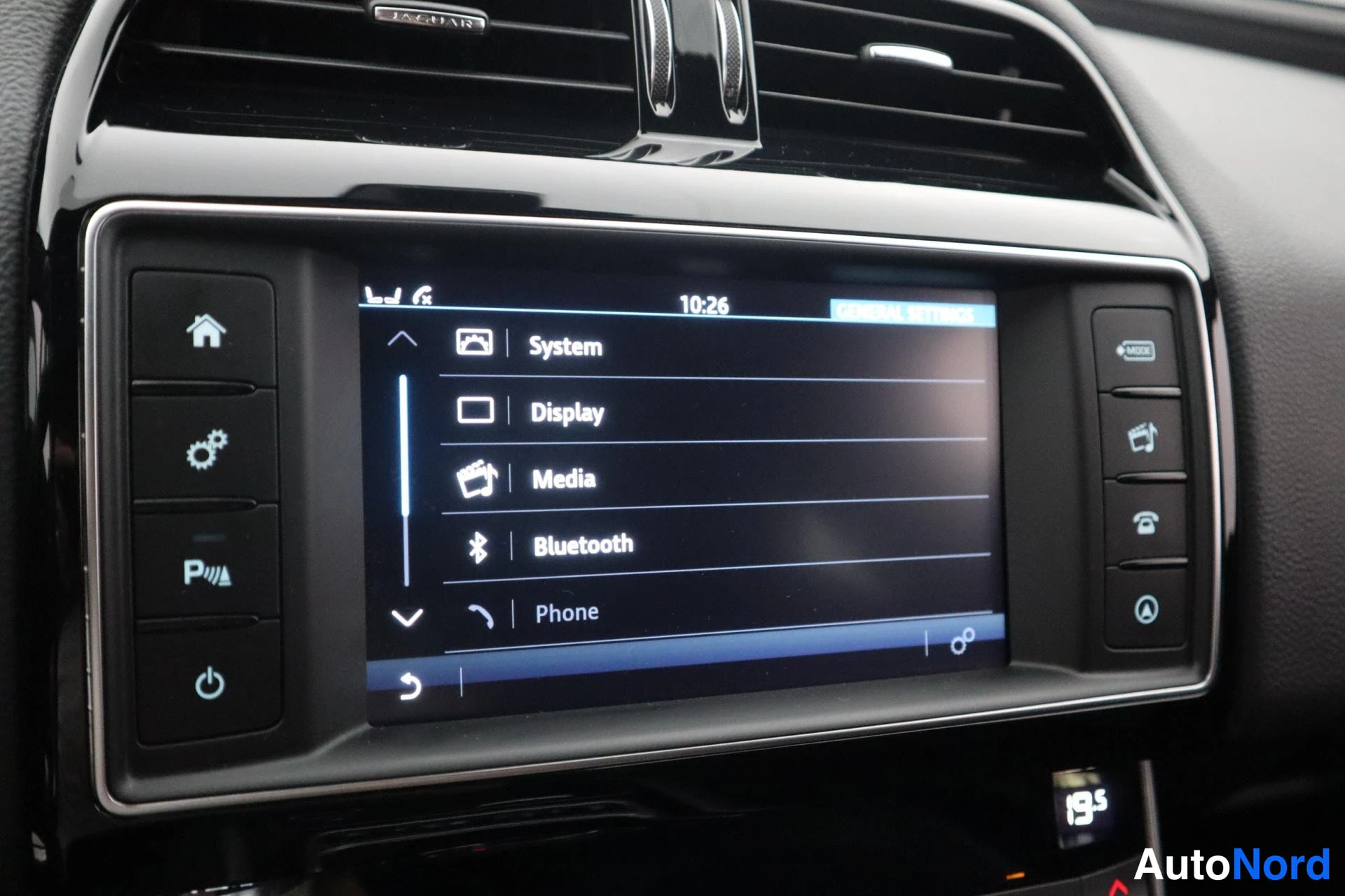Musta Jaguar XE 2019, kuva 29