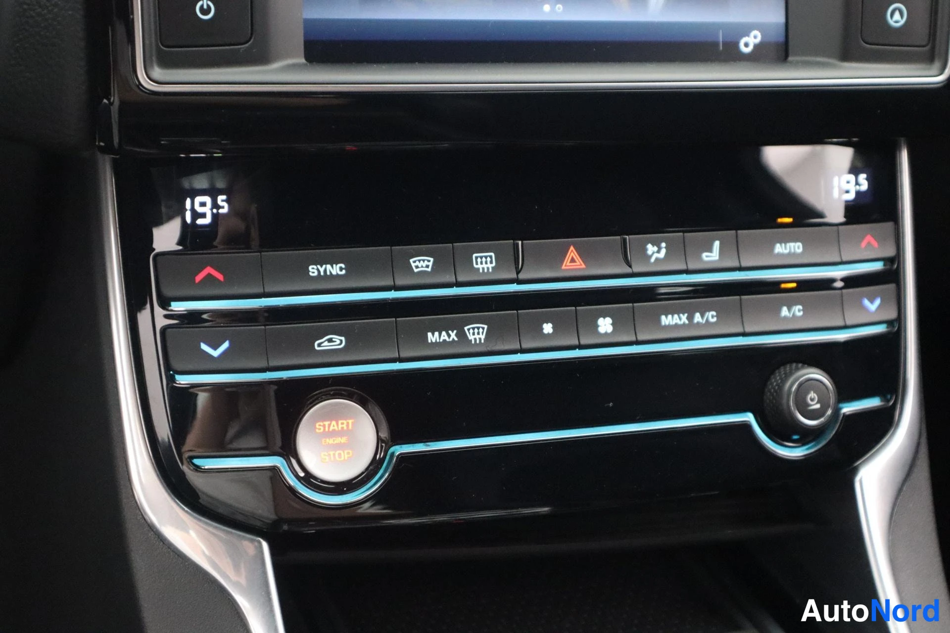 Musta Jaguar XE 2019, kuva 34