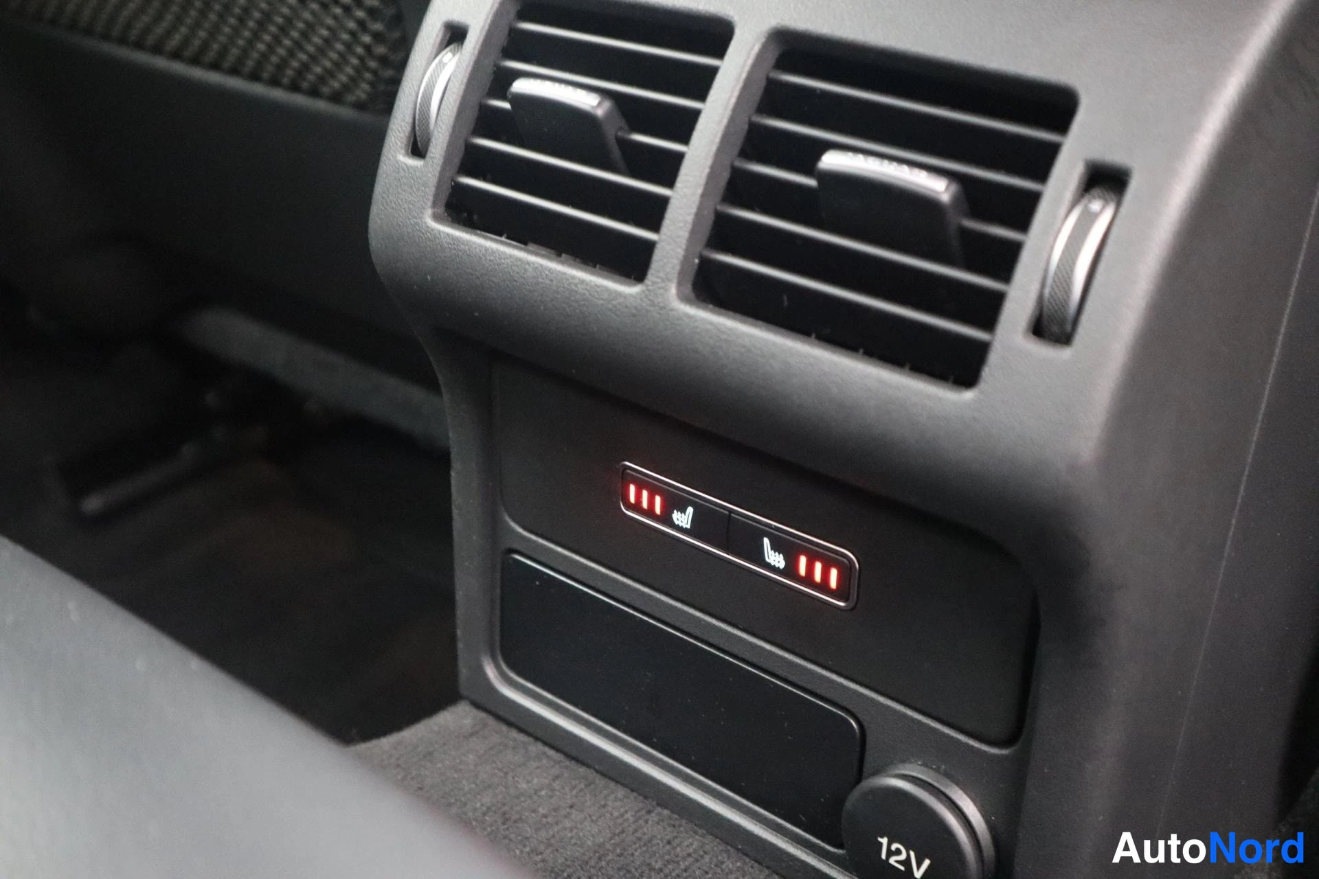 Musta Jaguar XE 2019, kuva 37