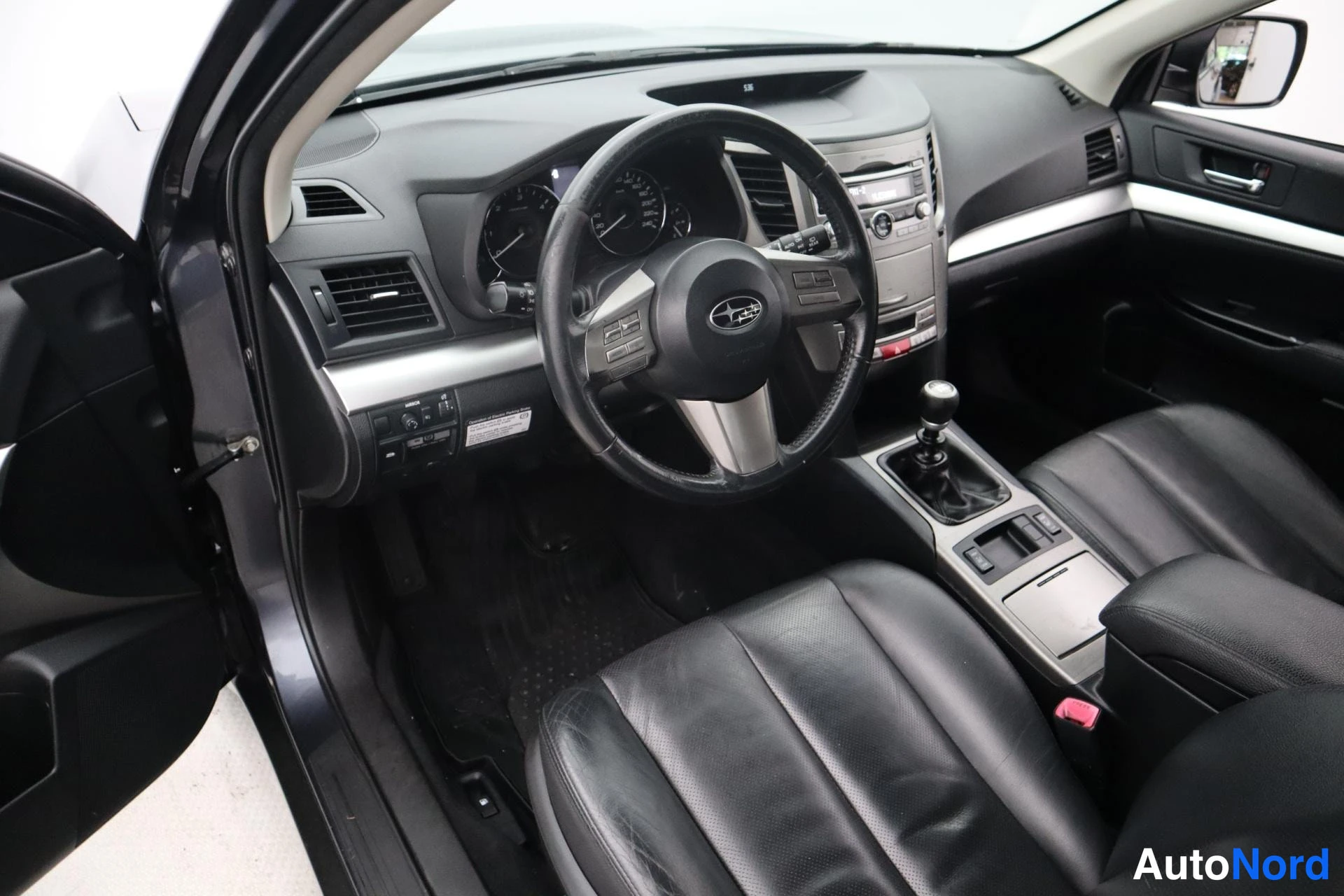 Harmaa Subaru Outback 2011, kuva 13