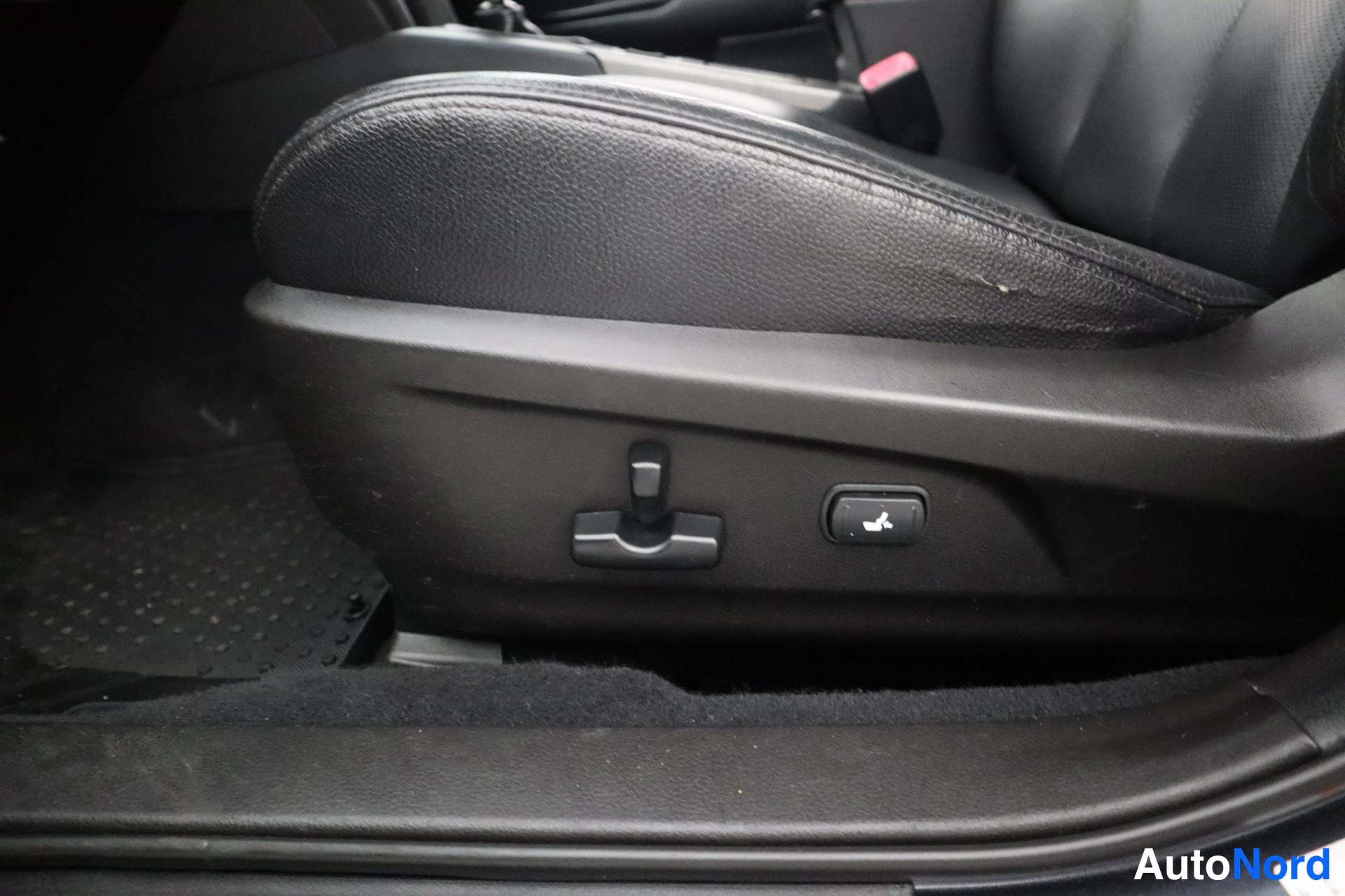 Harmaa Subaru Outback 2011, kuva 16