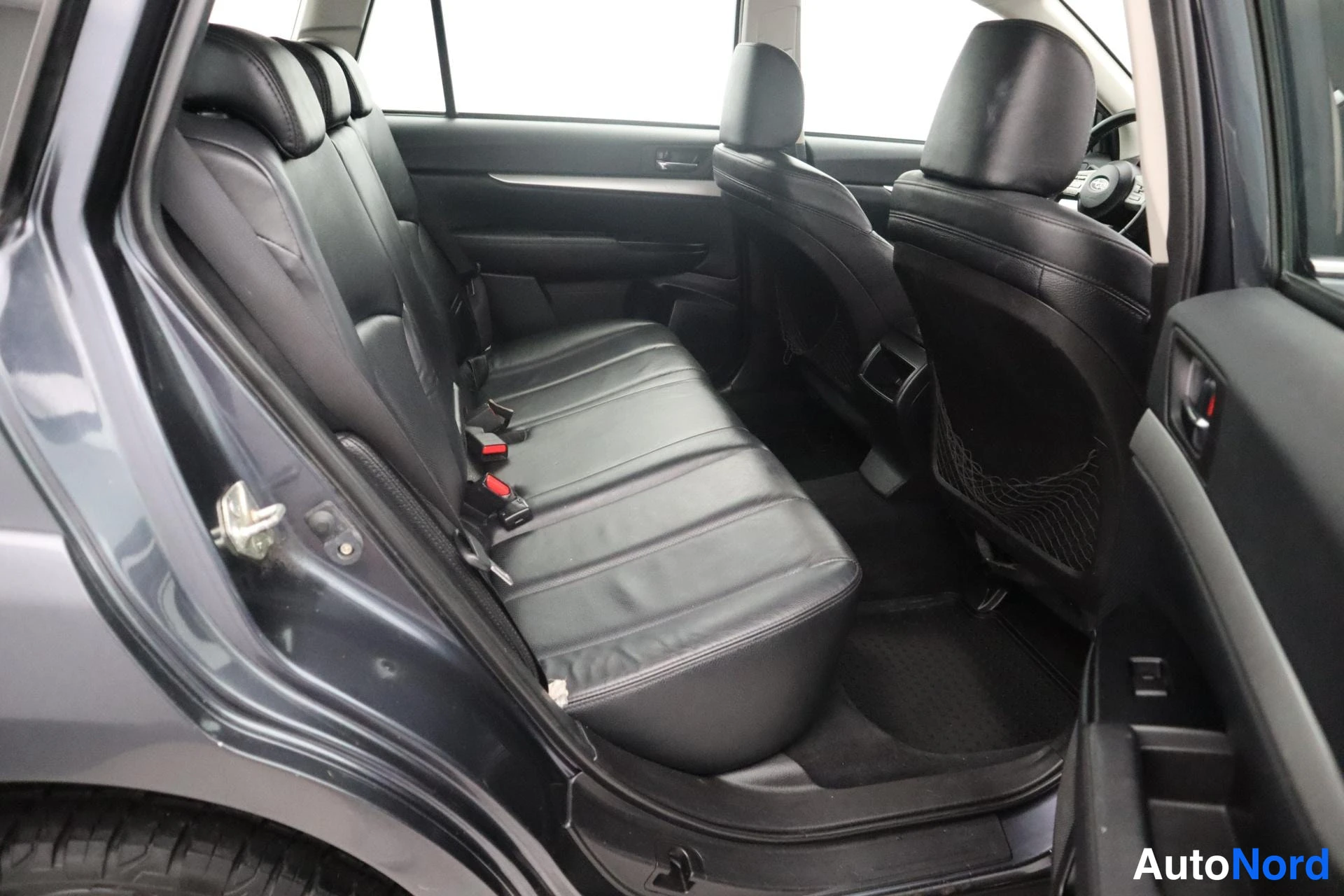 Harmaa Subaru Outback 2011, kuva 28