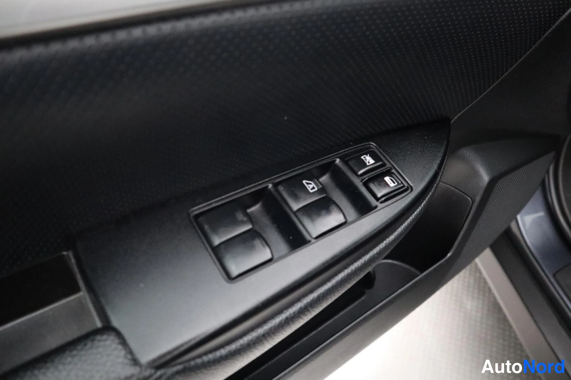 Harmaa Subaru Outback 2011, kuva 20