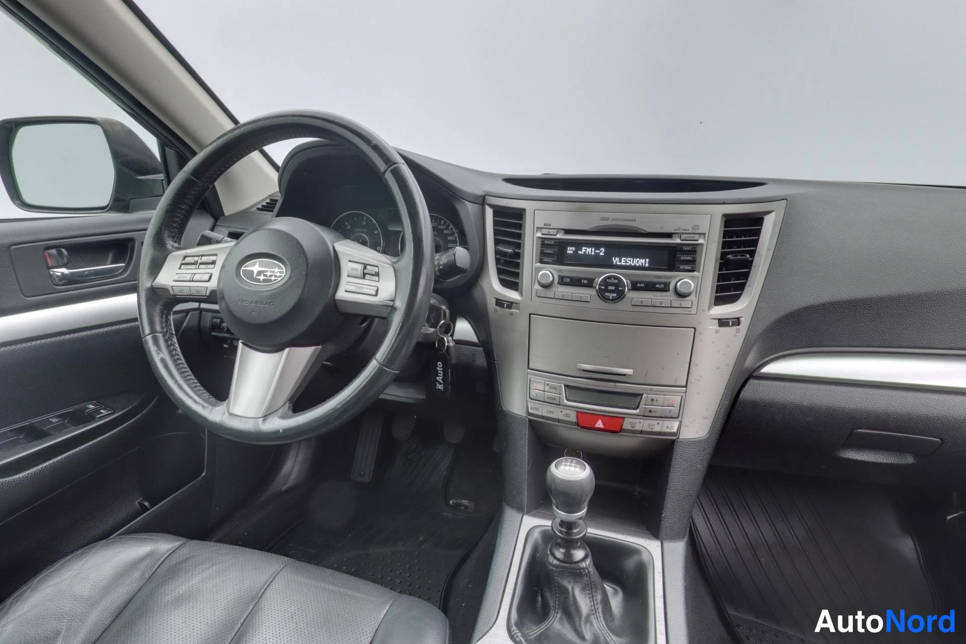 Harmaa Subaru Outback 2011, kuva 10