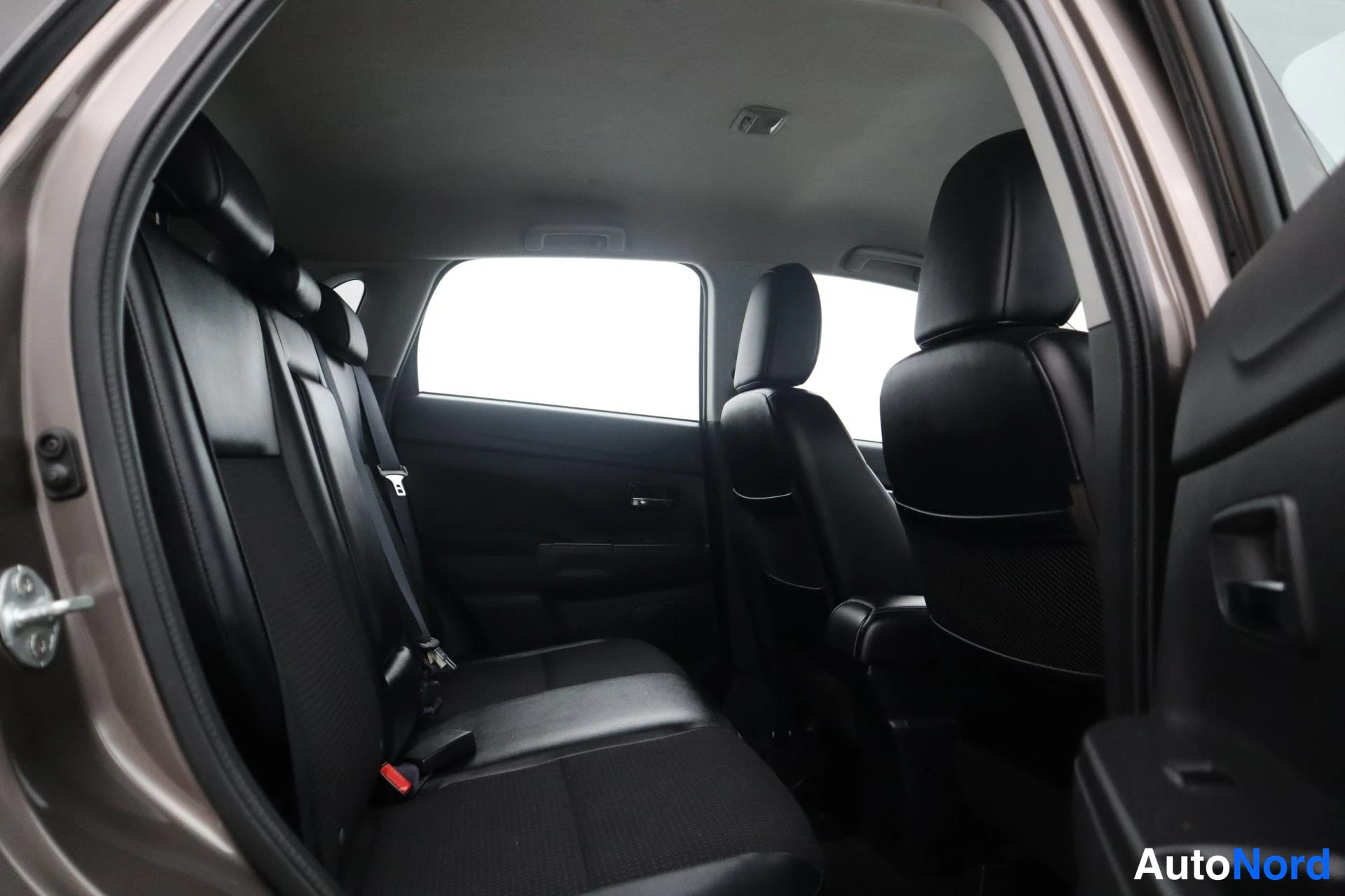 Ruskea Citroen C4 Aircross 2012, kuva 14