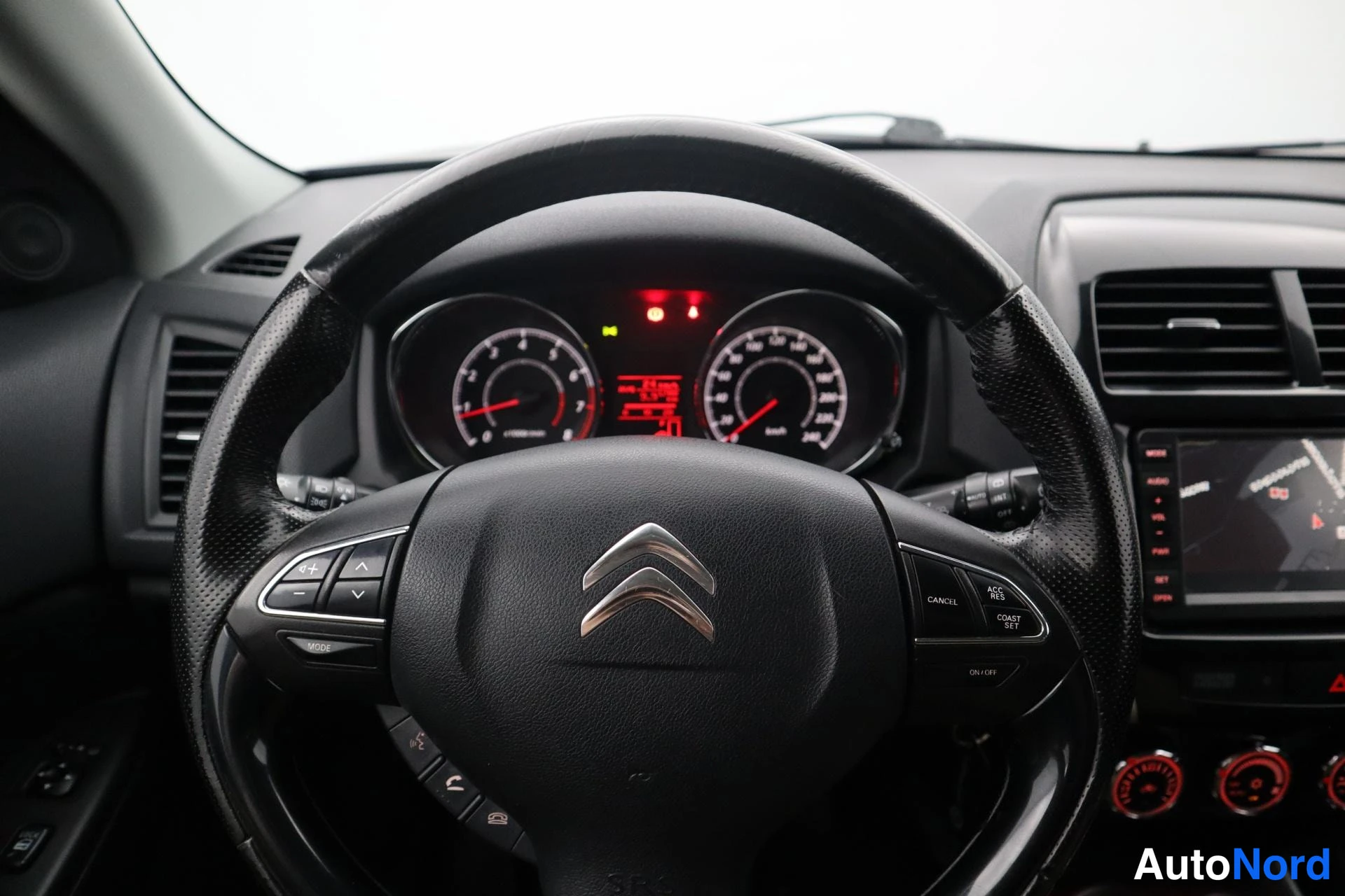 Ruskea Citroen C4 Aircross 2012, kuva 15