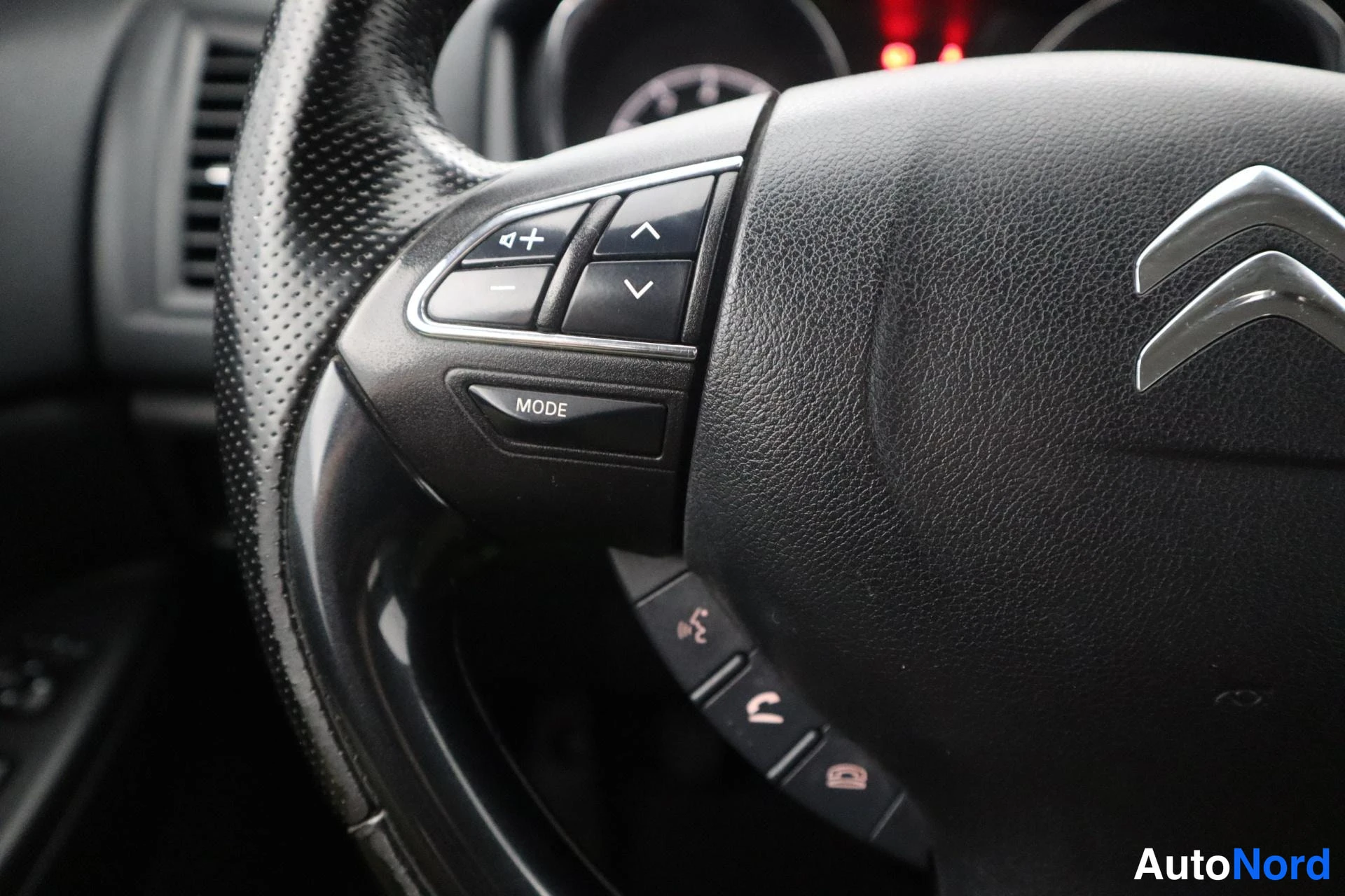 Ruskea Citroen C4 Aircross 2012, kuva 16