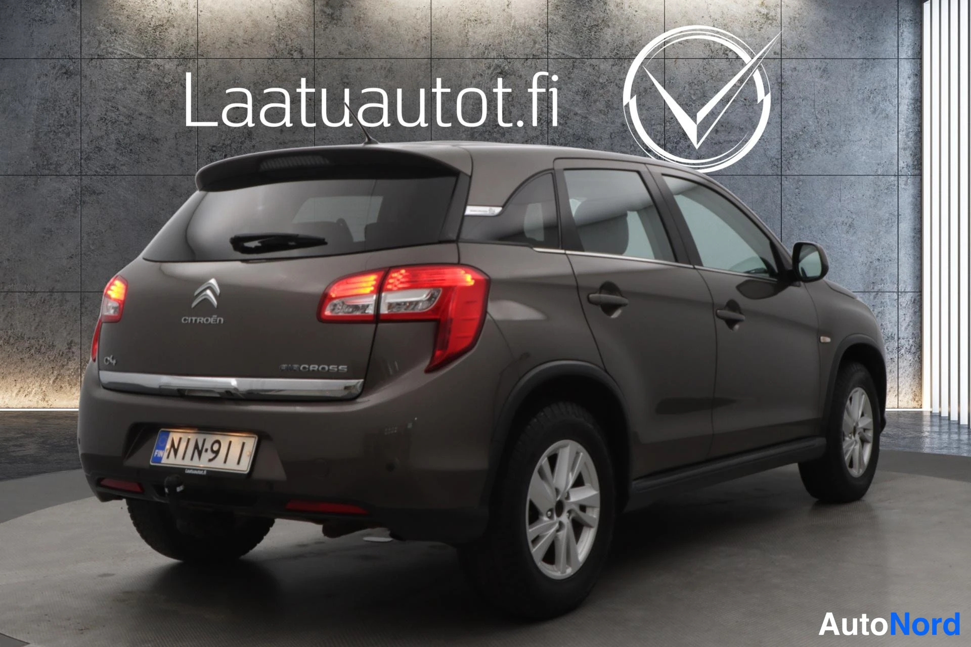 Ruskea Citroen C4 Aircross 2012, takaviisto, kuva 6