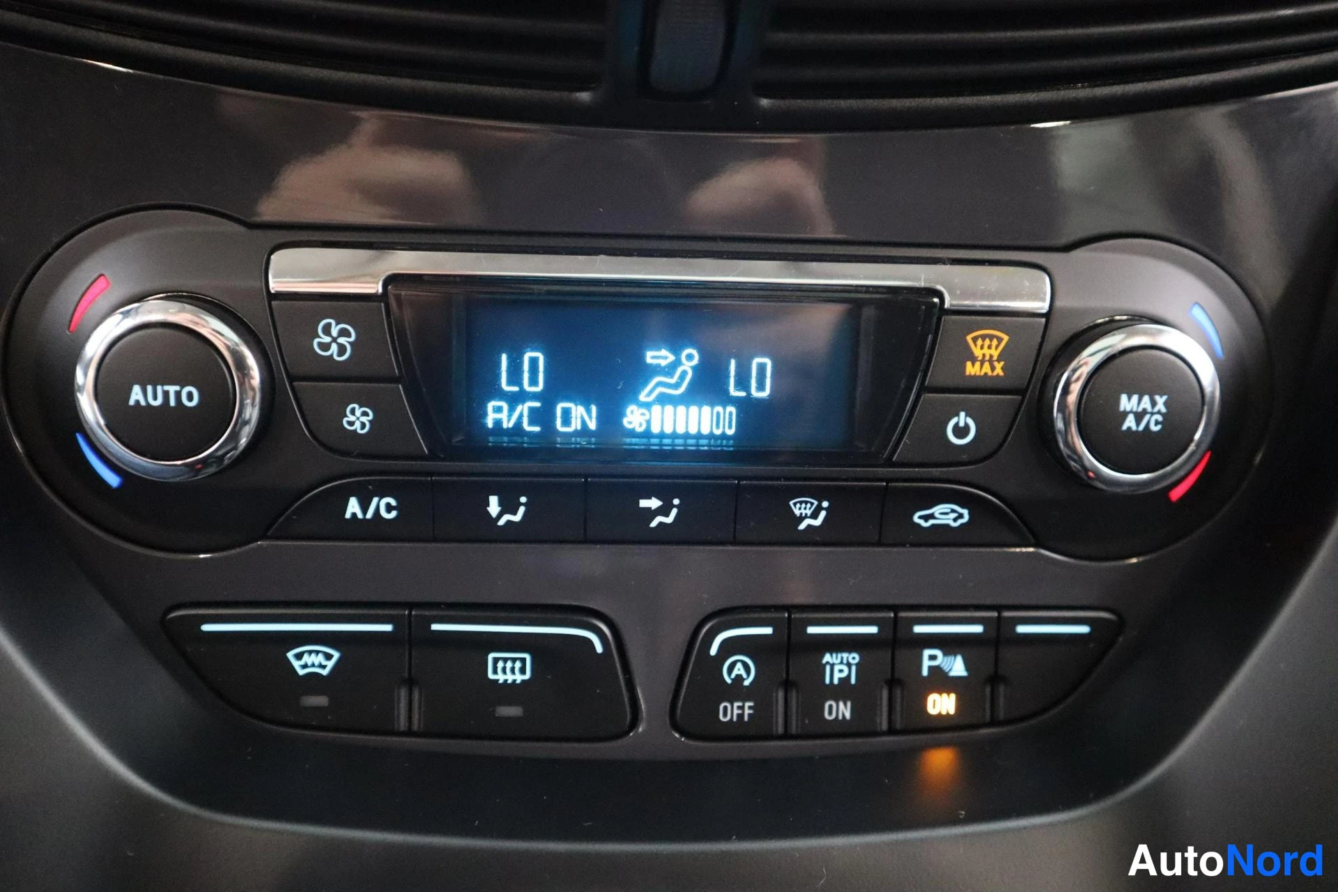 Valkoinen Ford Kuga 2015, kuva 18