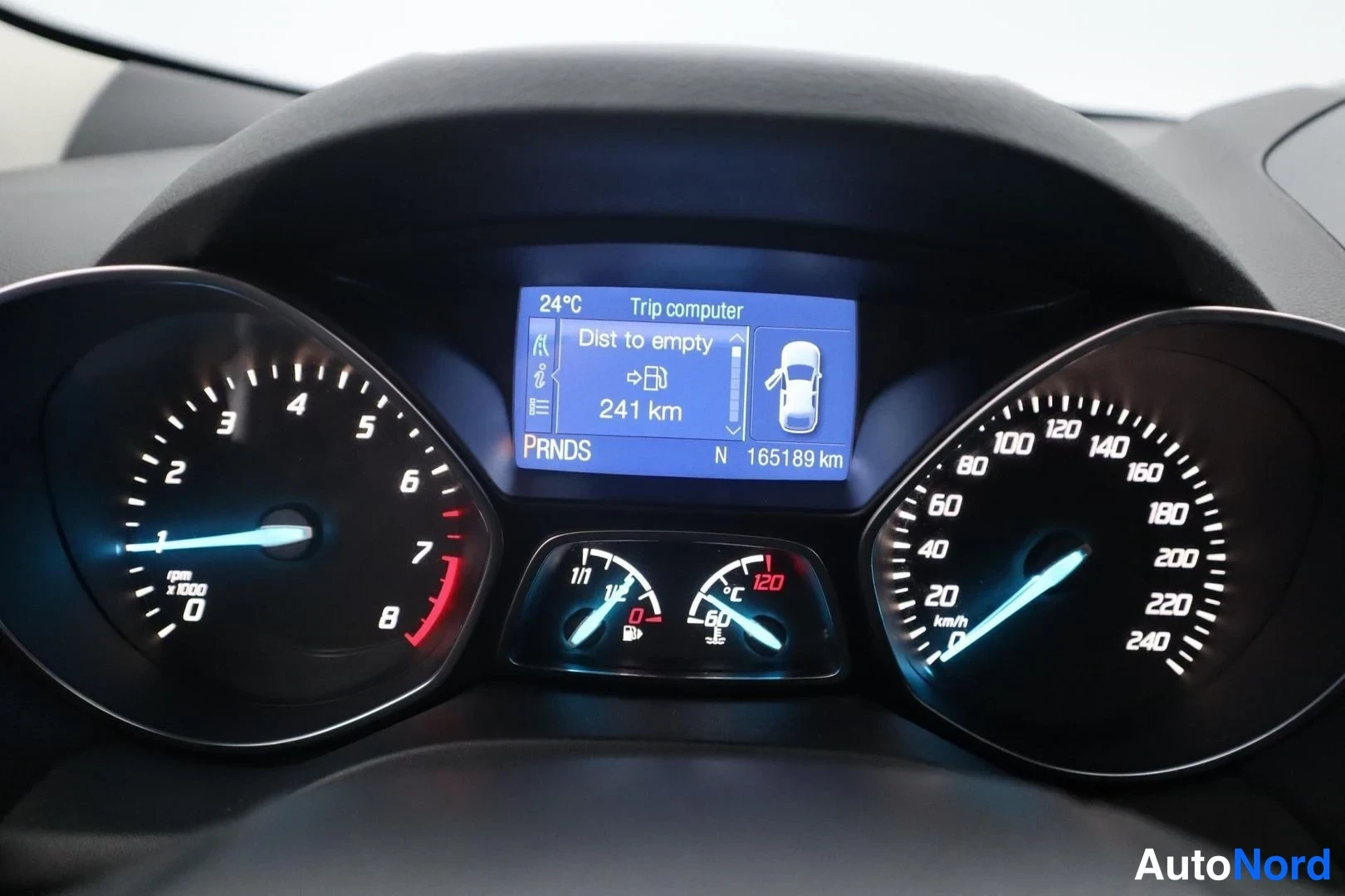 Valkoinen Ford Kuga 2015, yksityiskohta, kuva 18