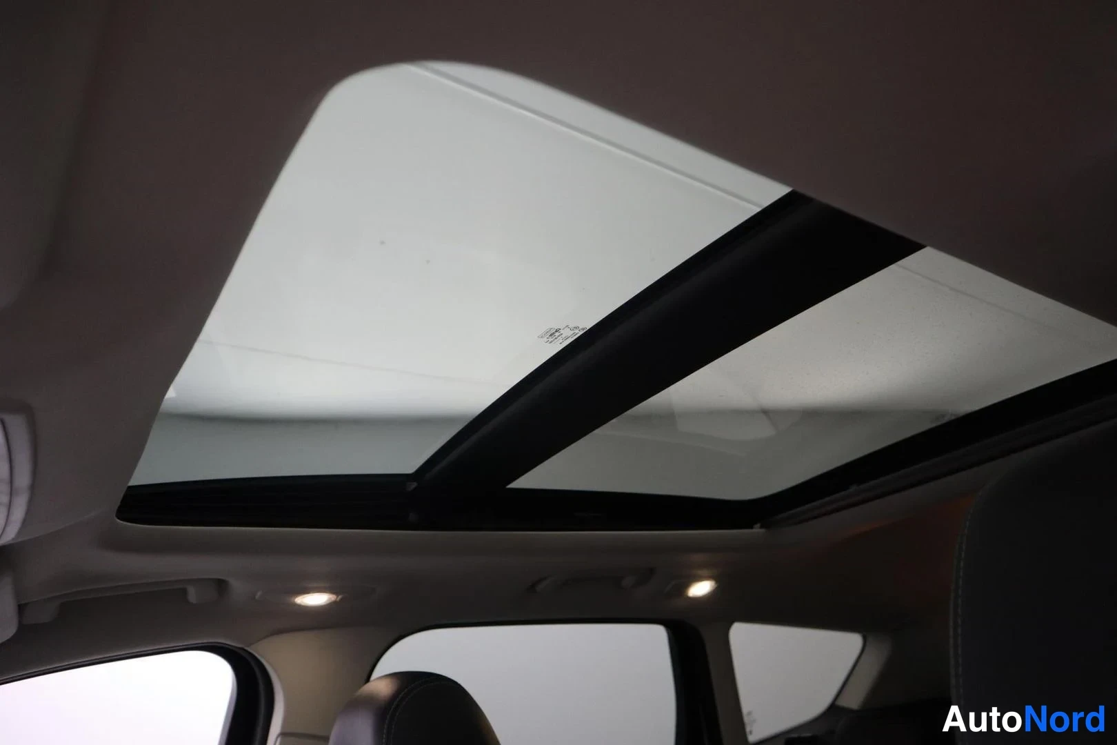 Valkoinen Ford Kuga 2015, yksityiskohta, kuva 27