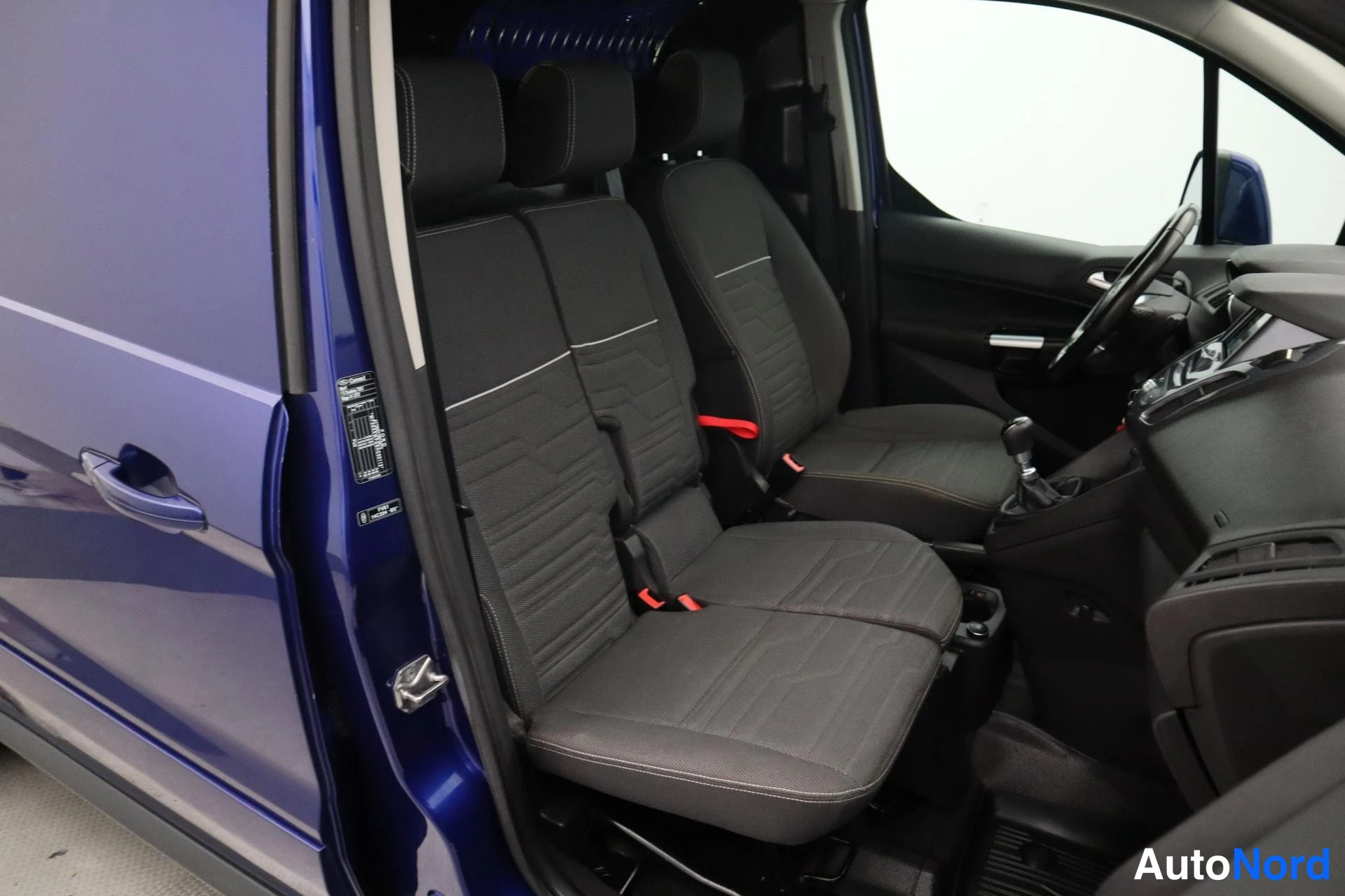 Sininen Ford Transit Connect 2017, kuva 16