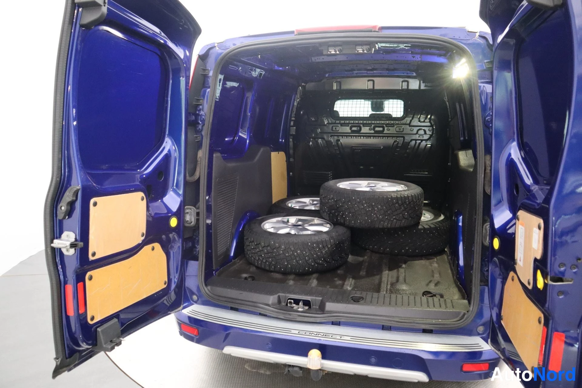 Sininen Ford Transit Connect 2017, takaa, kuva 9