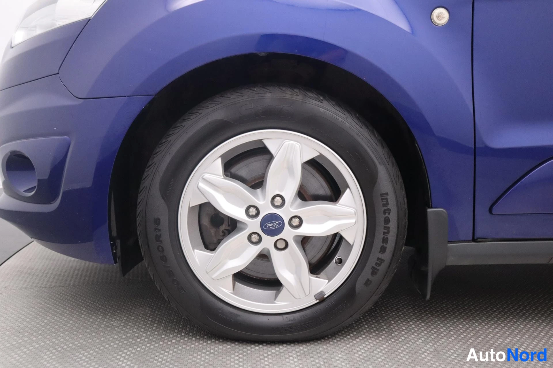 Sininen Ford Transit Connect 2017, etuviisto, keula vasemmalle, kuva 3