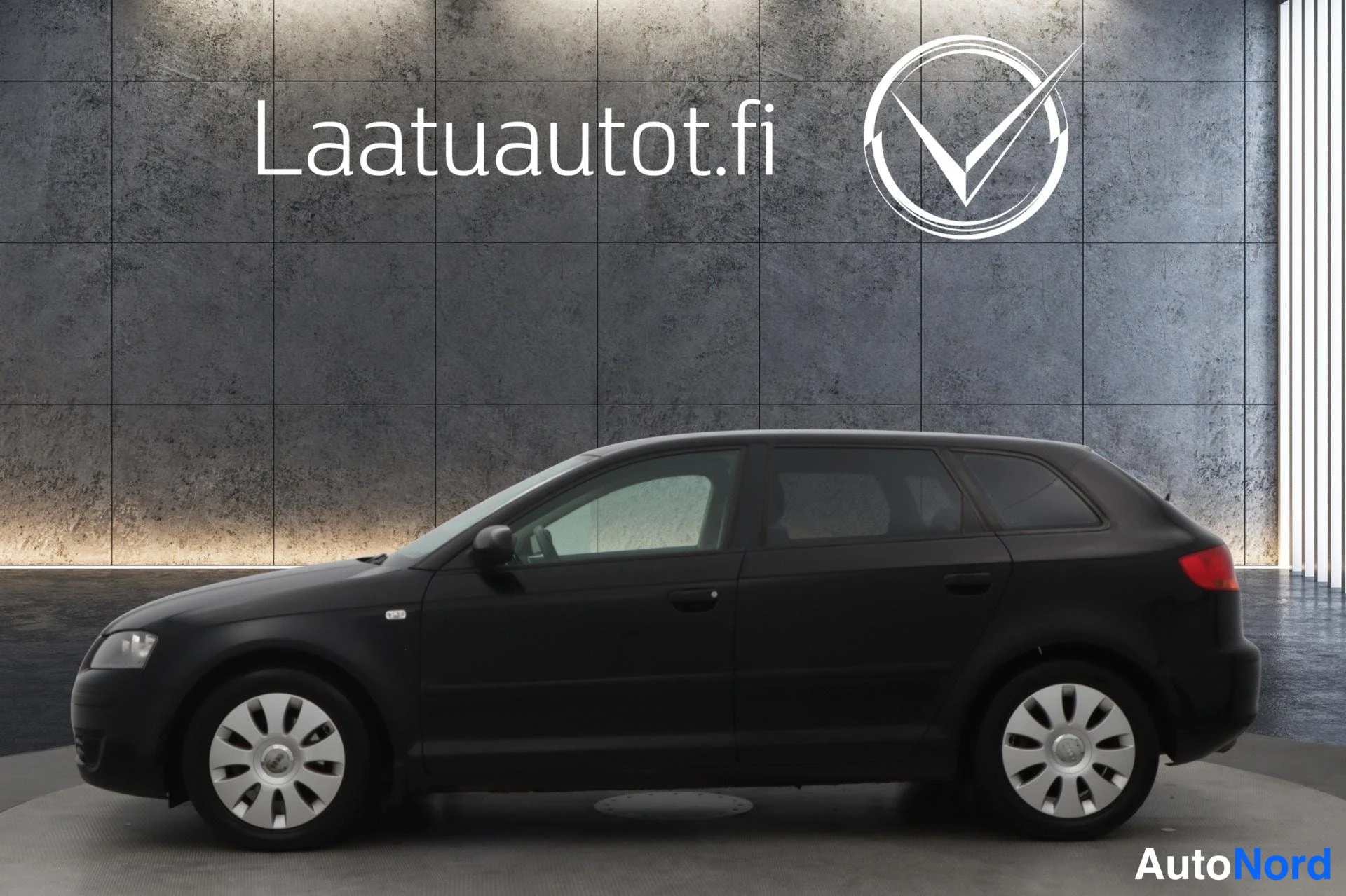 Musta Audi A3 2008, etuviisto, keula vasemmalle, kuva 2