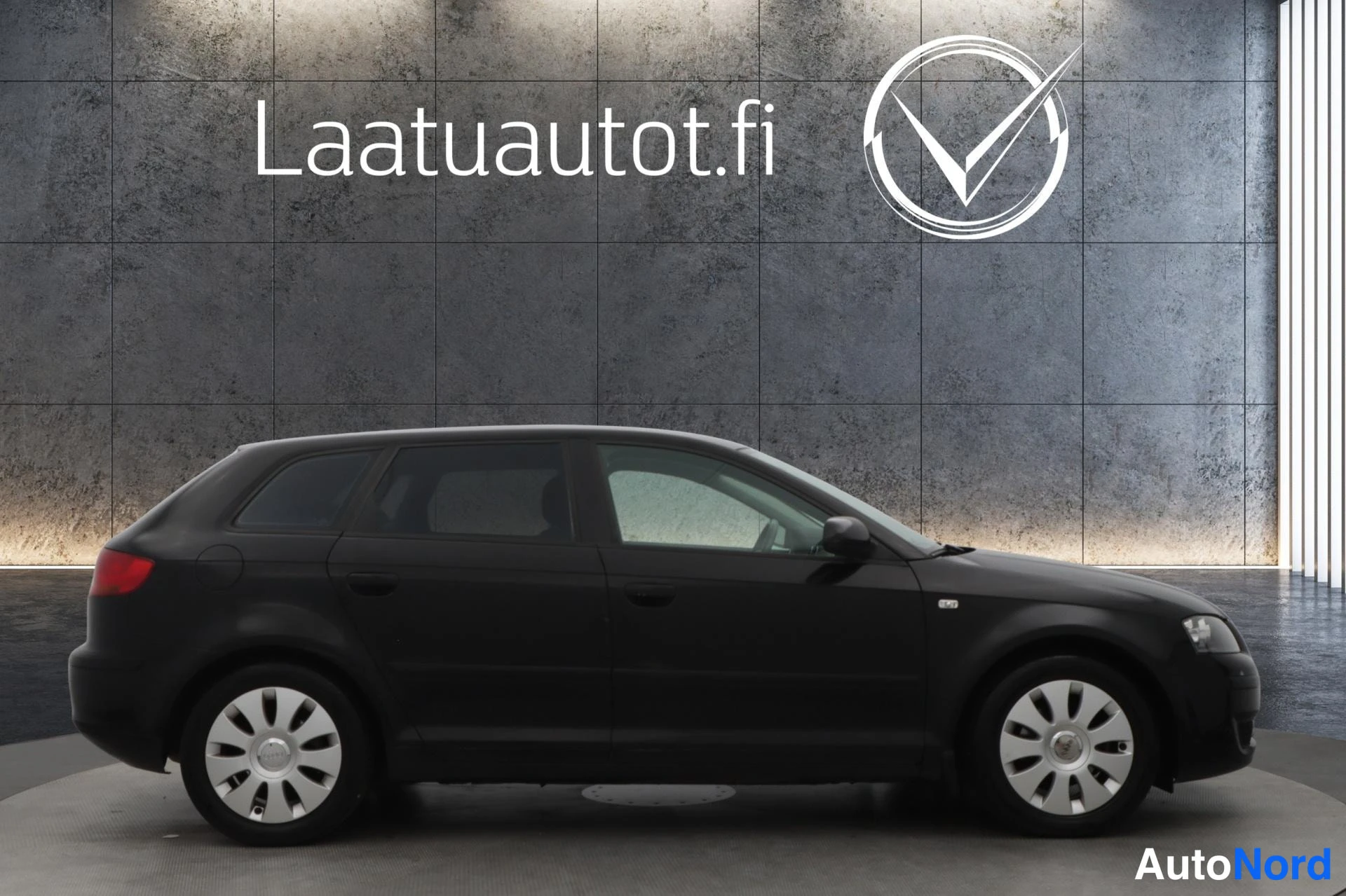 Musta Audi A3 2008, sivulta, kuva 4