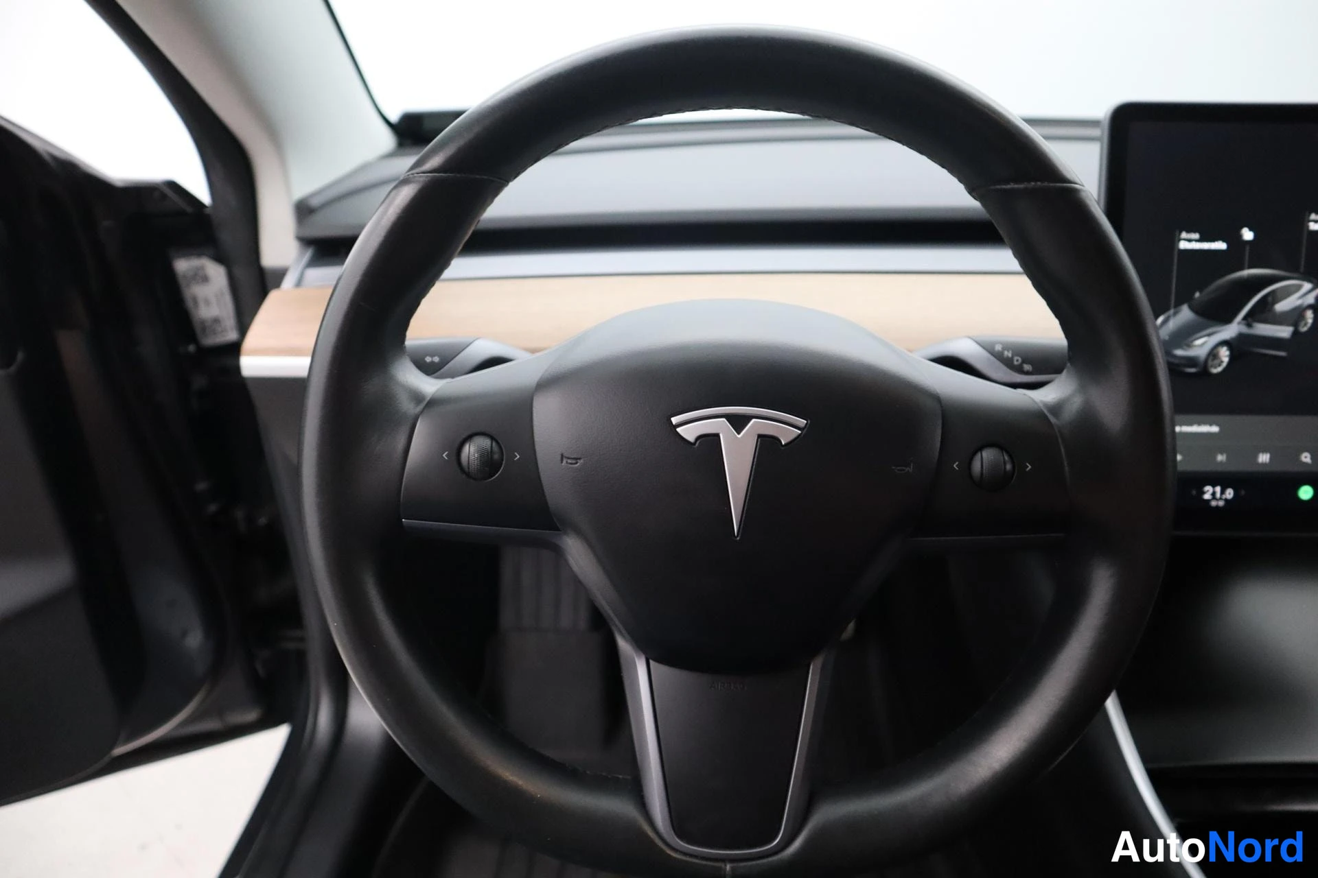 Harmaa Tesla Model 3 2019, yksityiskohta, kuva 11