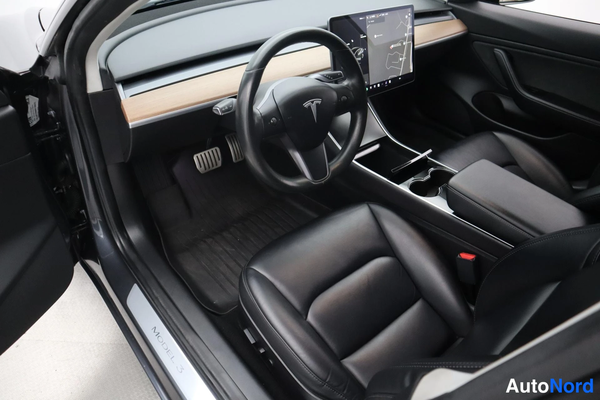 Harmaa Tesla Model 3 2019, yksityiskohta, kuva 12