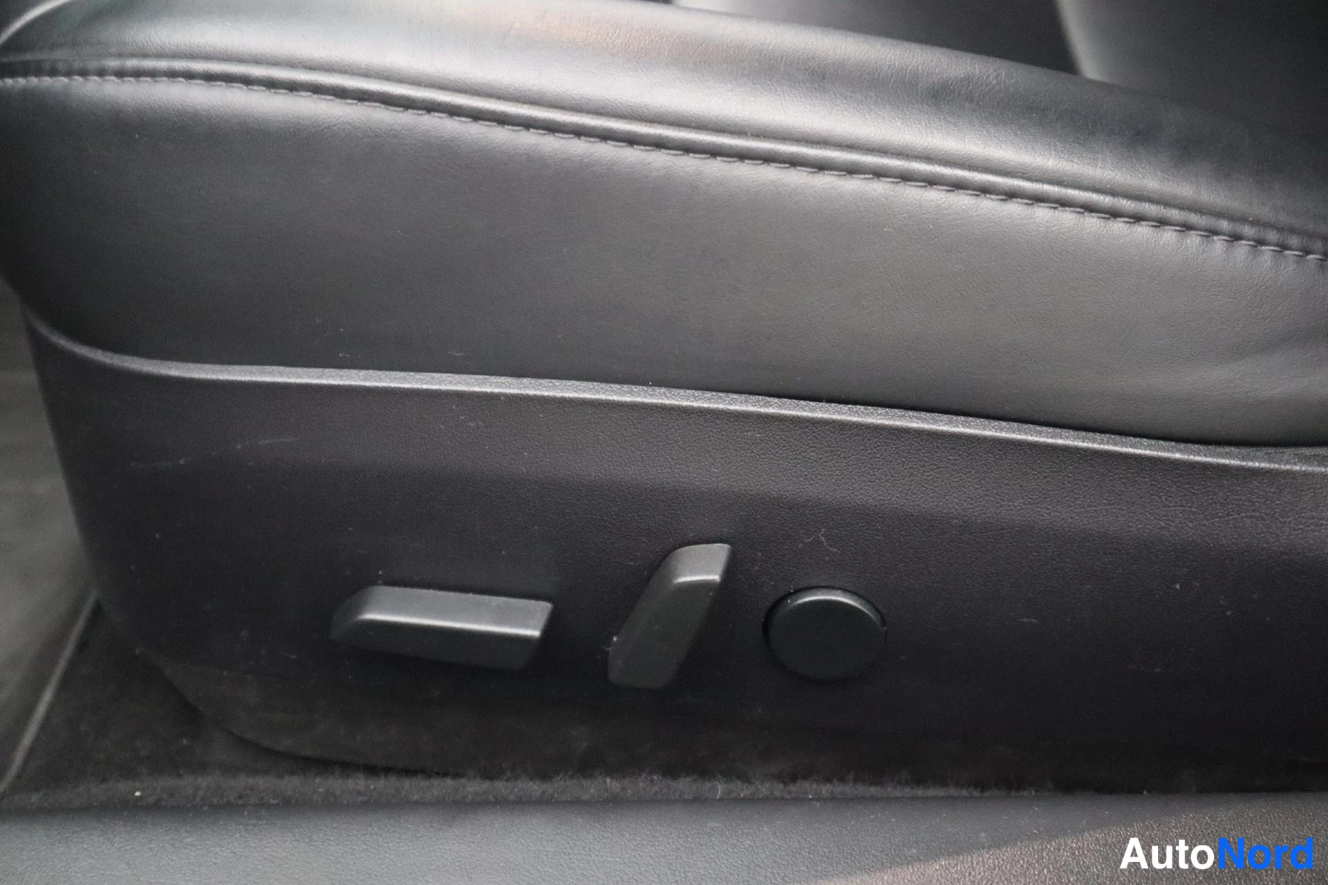 Harmaa Tesla Model 3 2019, kuva 16