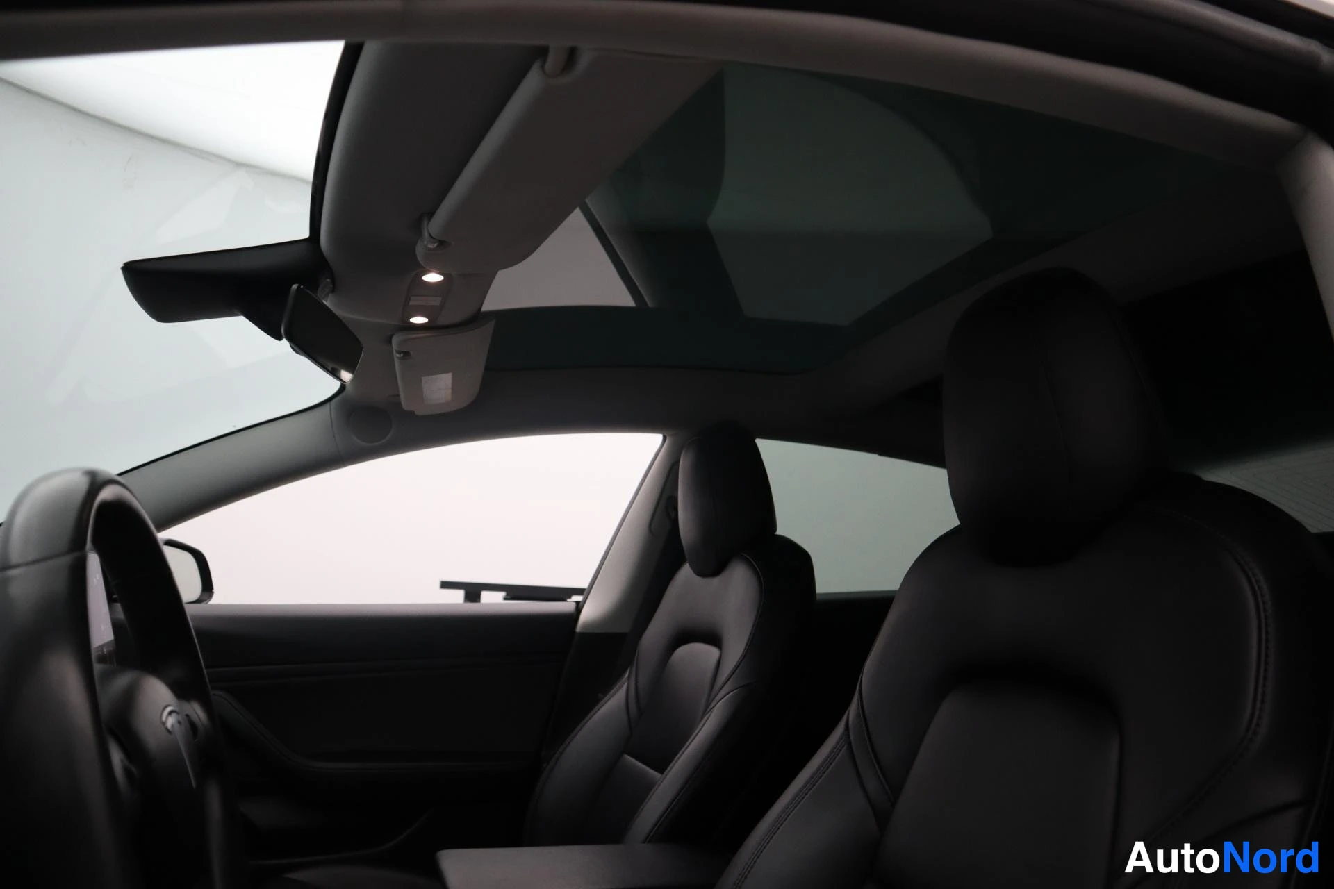 Harmaa Tesla Model 3 2019, kuva 17