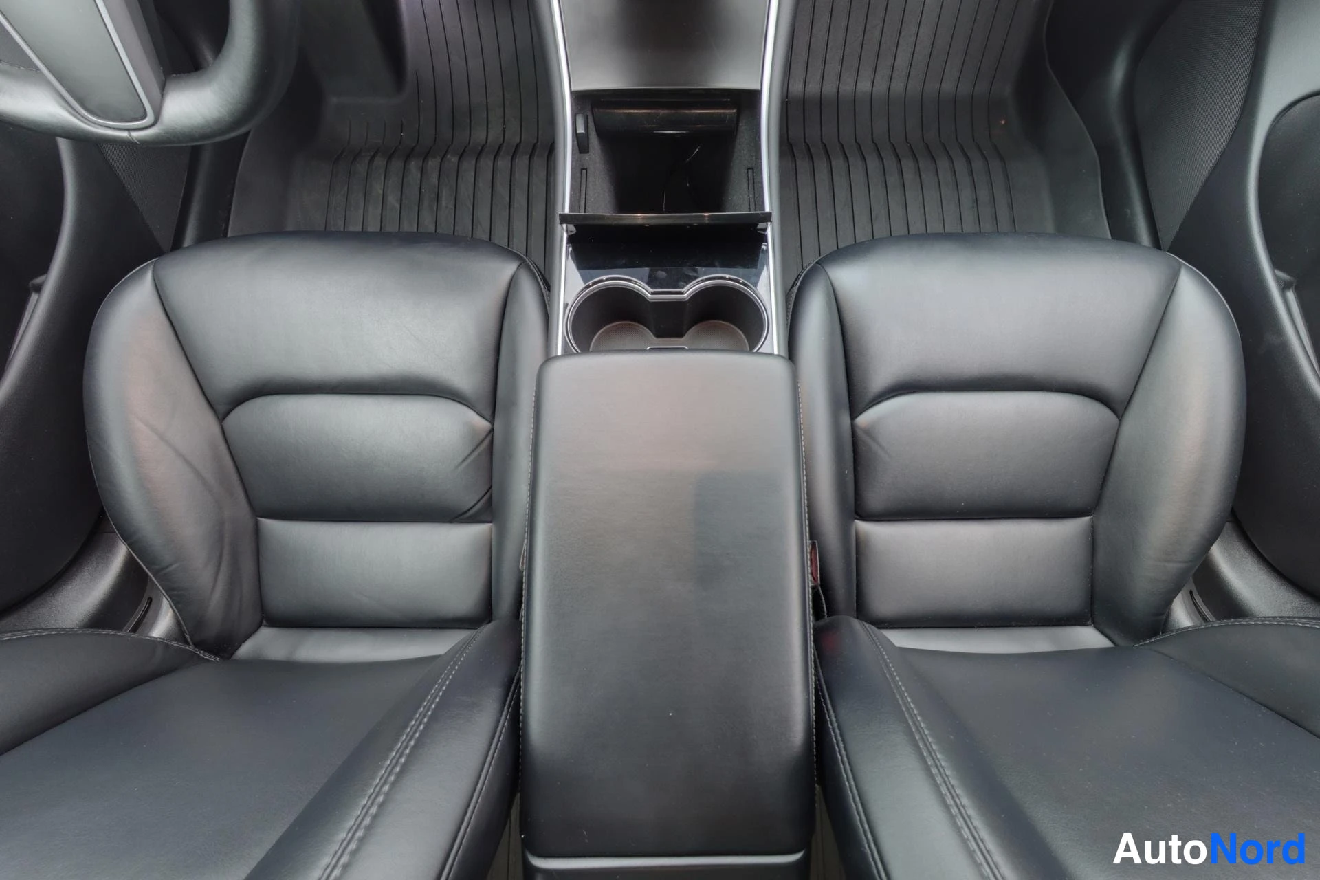 Harmaa Tesla Model 3 2019, kuva 19