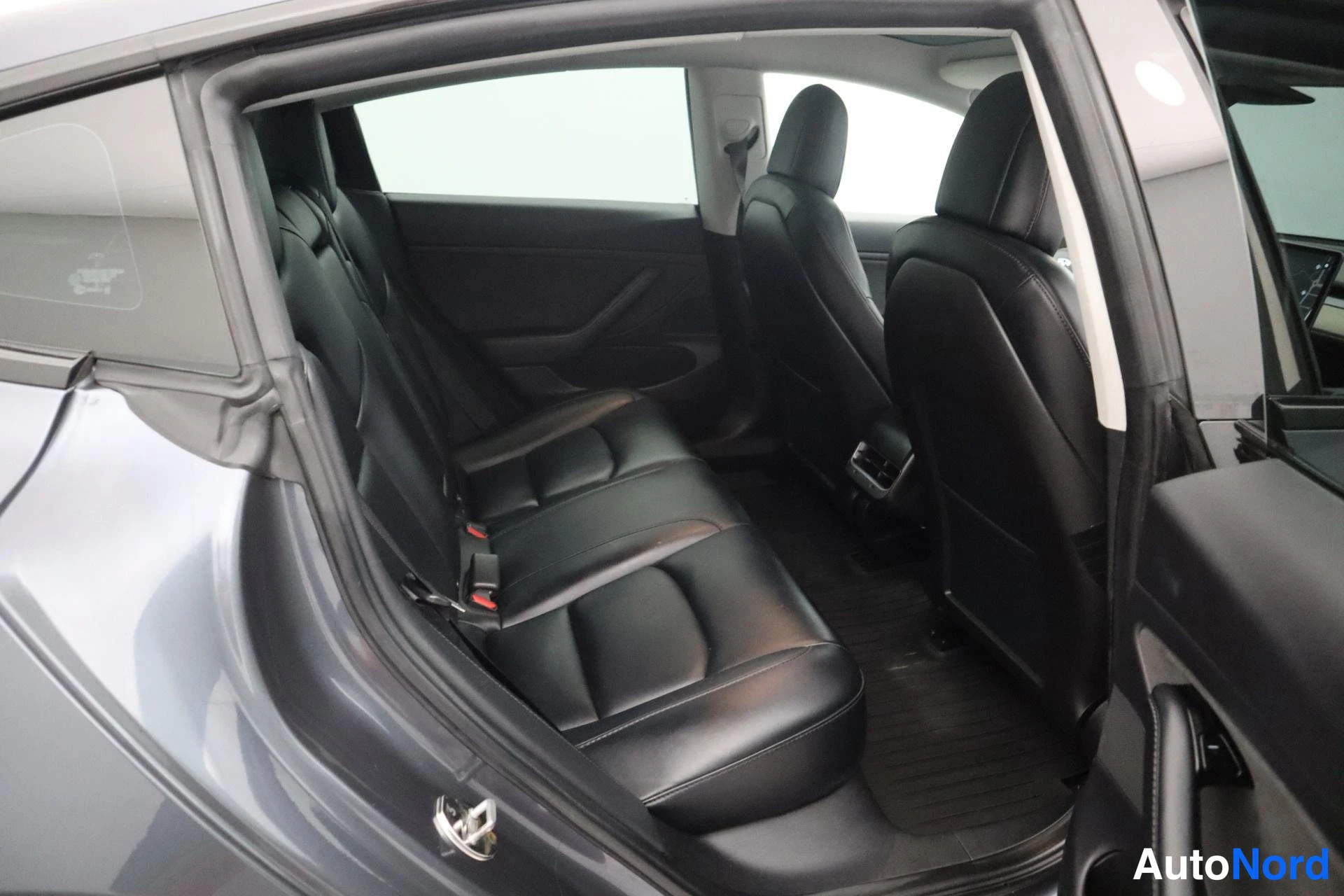 Harmaa Tesla Model 3 2019, kuva 22