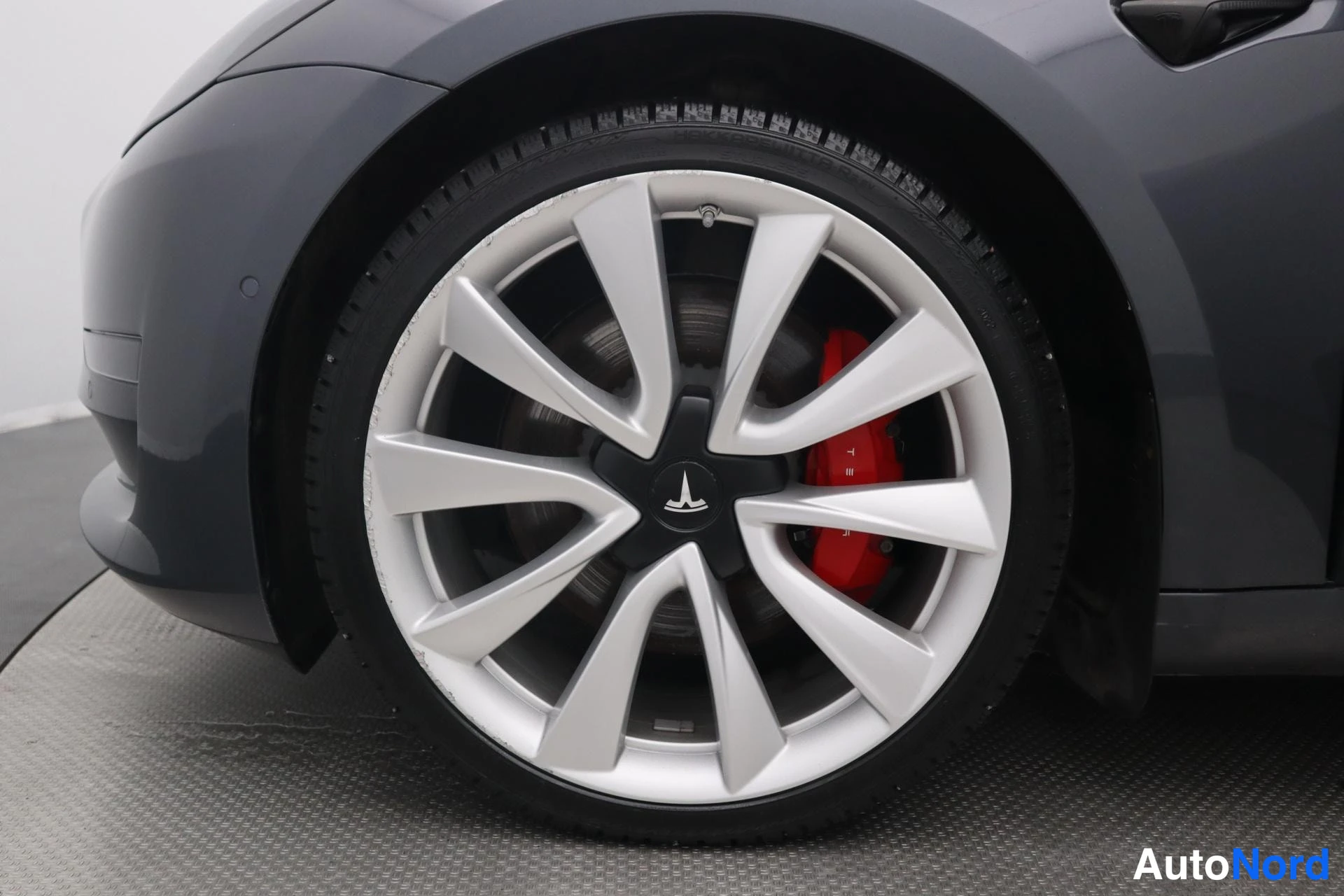 Harmaa Tesla Model 3 2019, kuva 13
