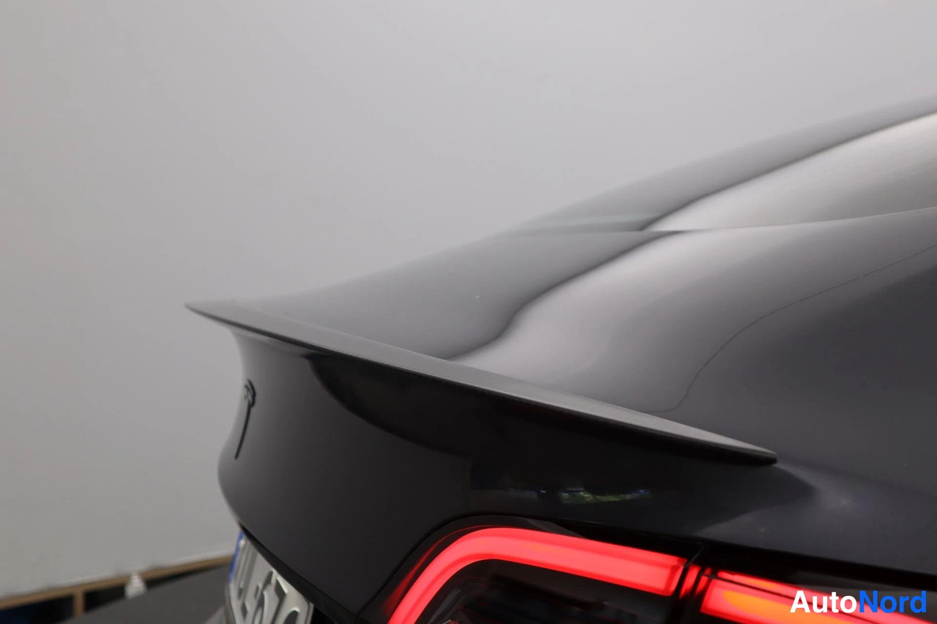 Harmaa Tesla Model 3 2019, kuva 29