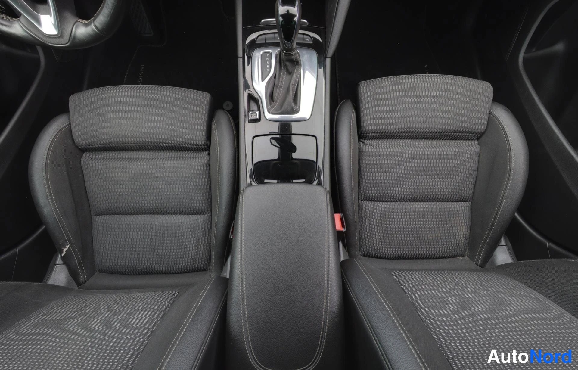 Musta Opel Insignia 2018, kuva 15