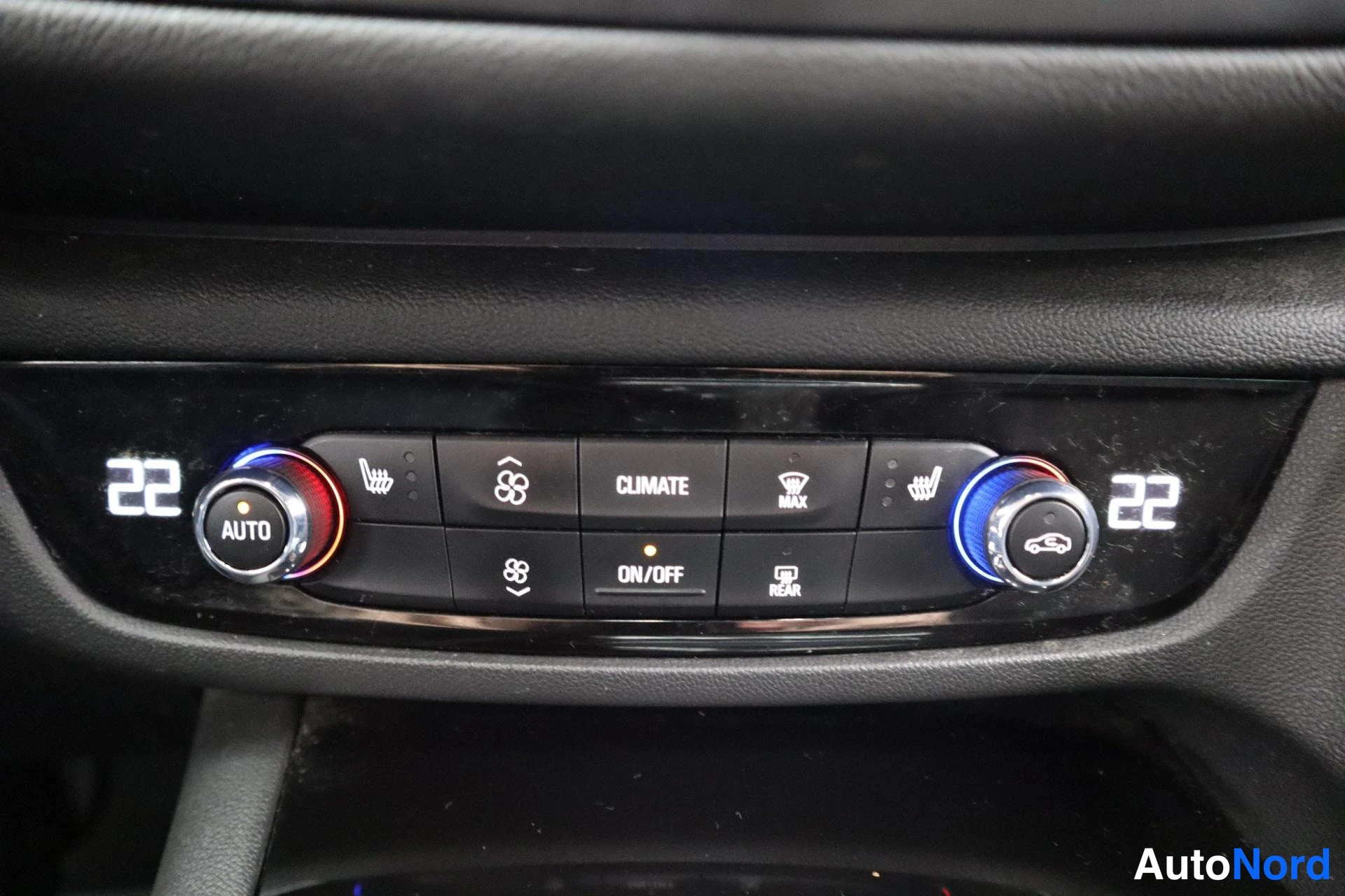 Musta Opel Insignia 2018, kuva 25
