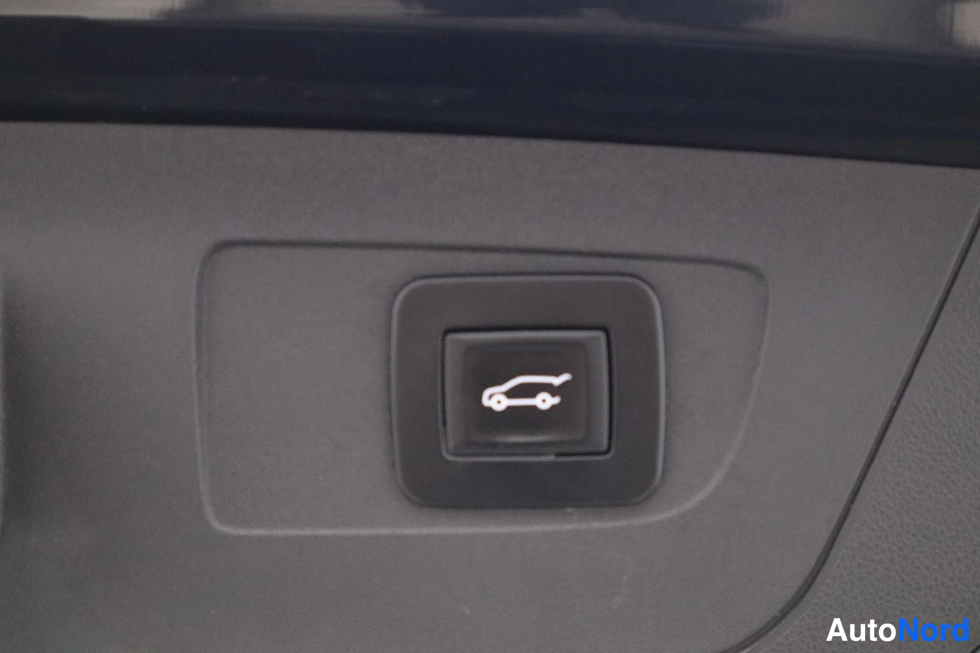 Musta Opel Insignia 2018, kuva 32