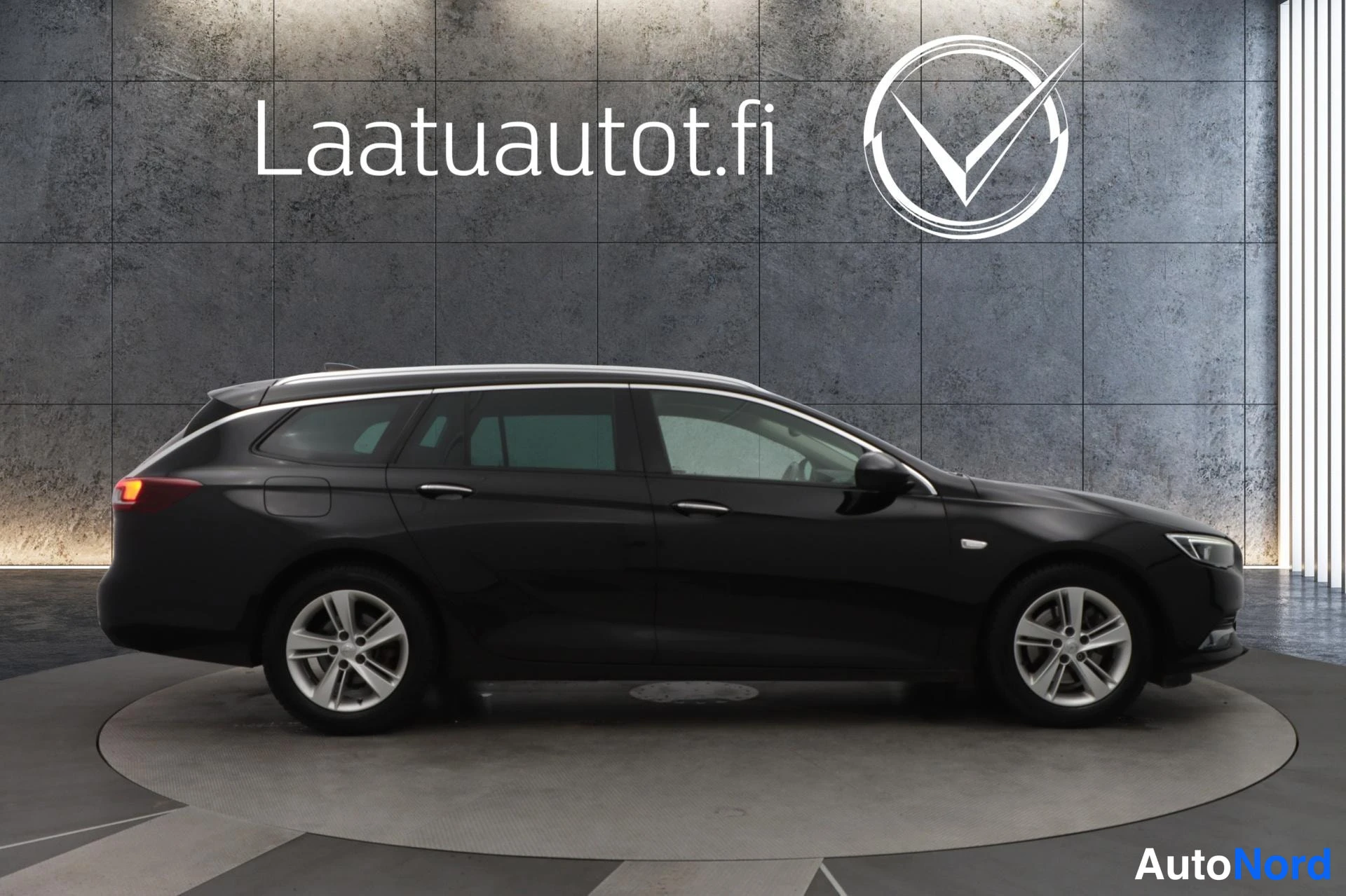 Musta Opel Insignia 2018, takaviisto, kuva 5
