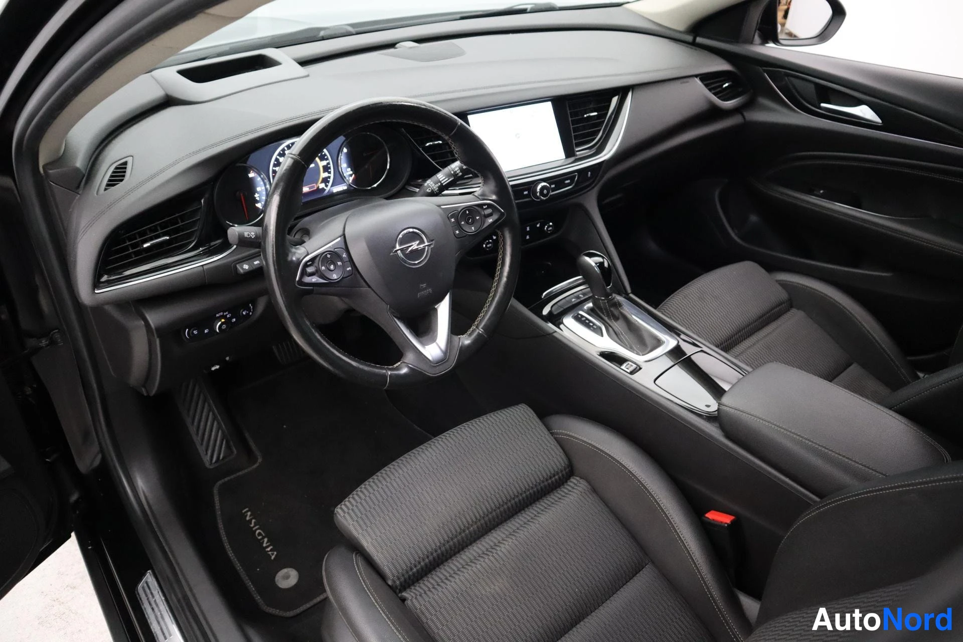 Musta Opel Insignia 2018, kuva 8