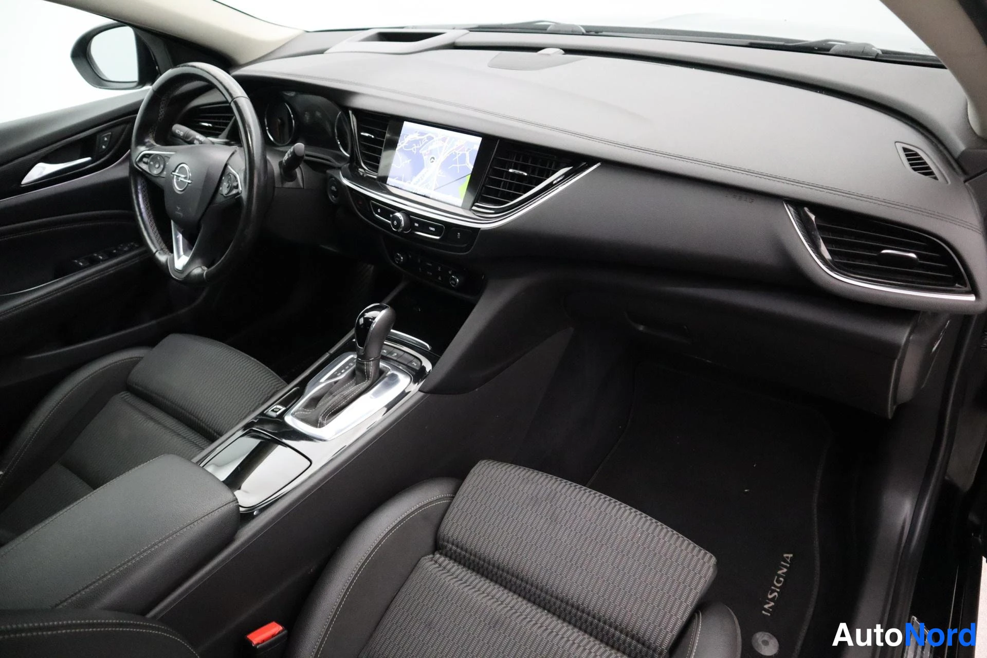 Musta Opel Insignia 2018, kuva 10