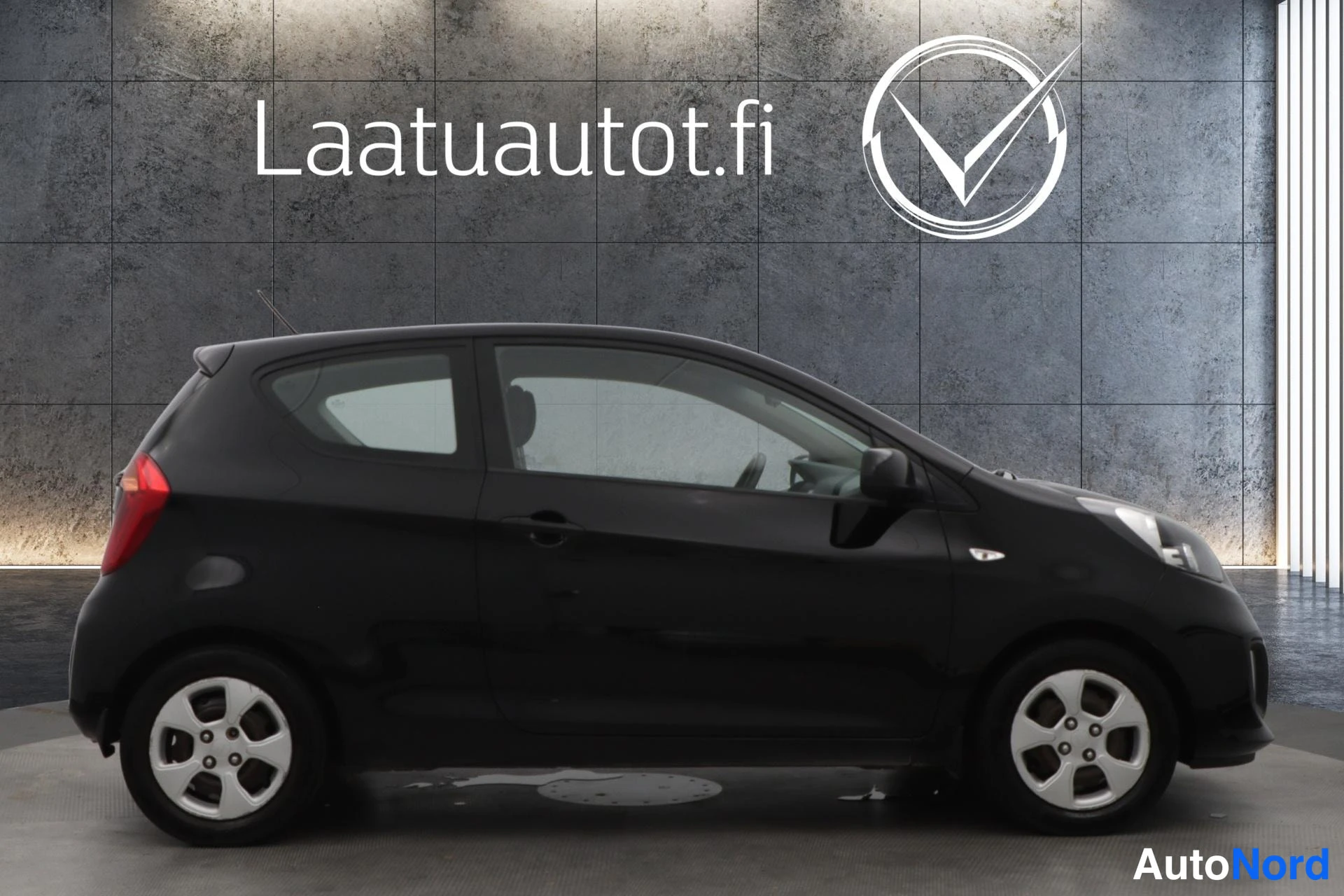 Musta Kia Picanto 2012, etuviisto, keula oikealle, kuva 4