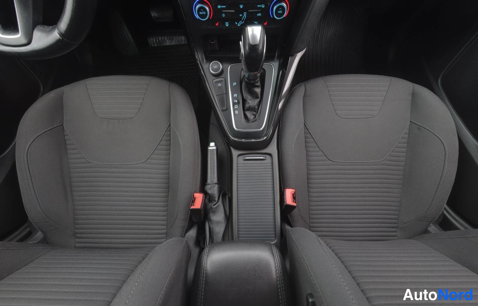 Sininen Ford Focus 2015, kuva 13