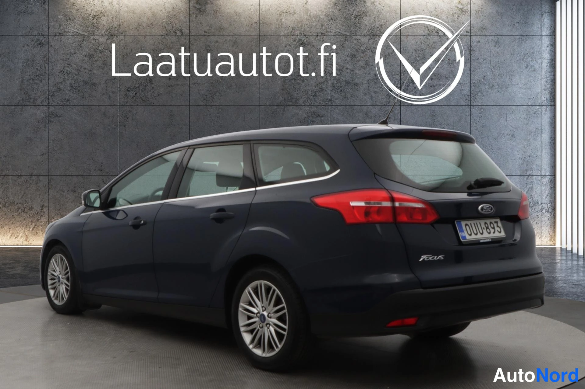 Sininen Ford Focus 2015, takaviisto, kuva 5