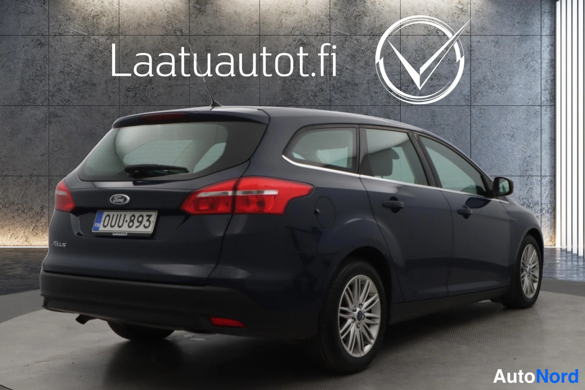 Sininen Ford Focus 2015, takaviisto, kuva 6