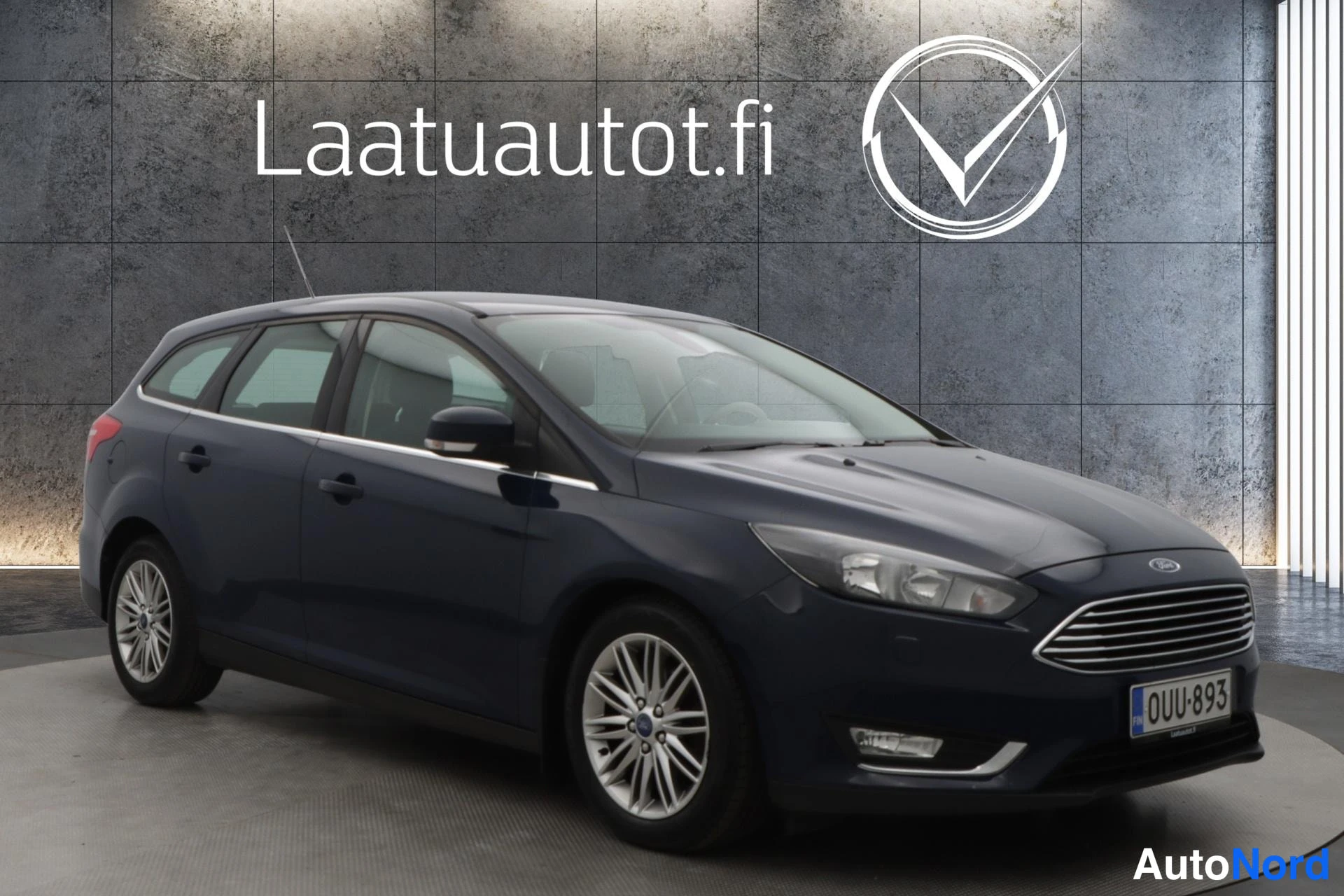 Sininen Ford Focus 2015, etuviisto, keula oikealle, kuva 4