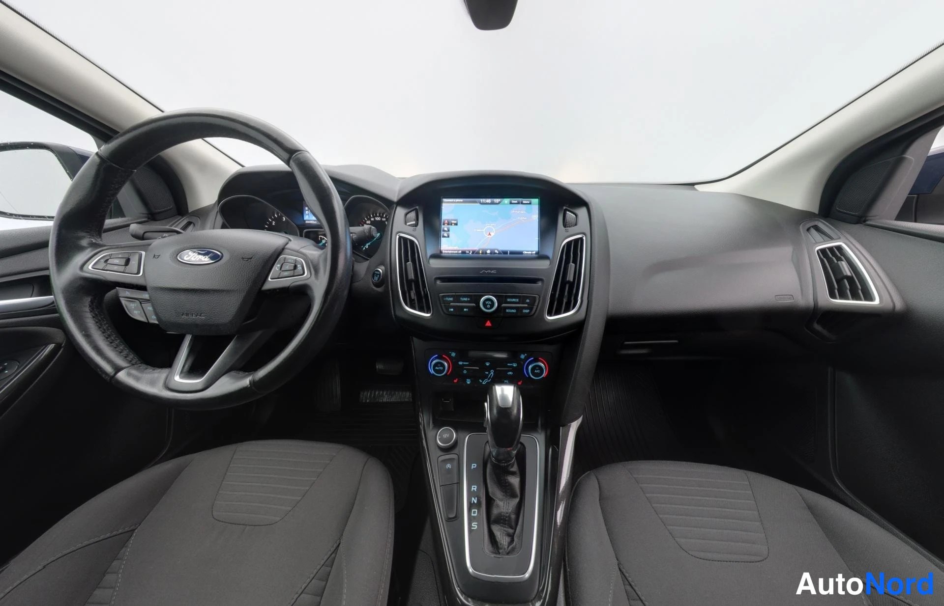 Sininen Ford Focus 2015, yksityiskohta, kuva 7