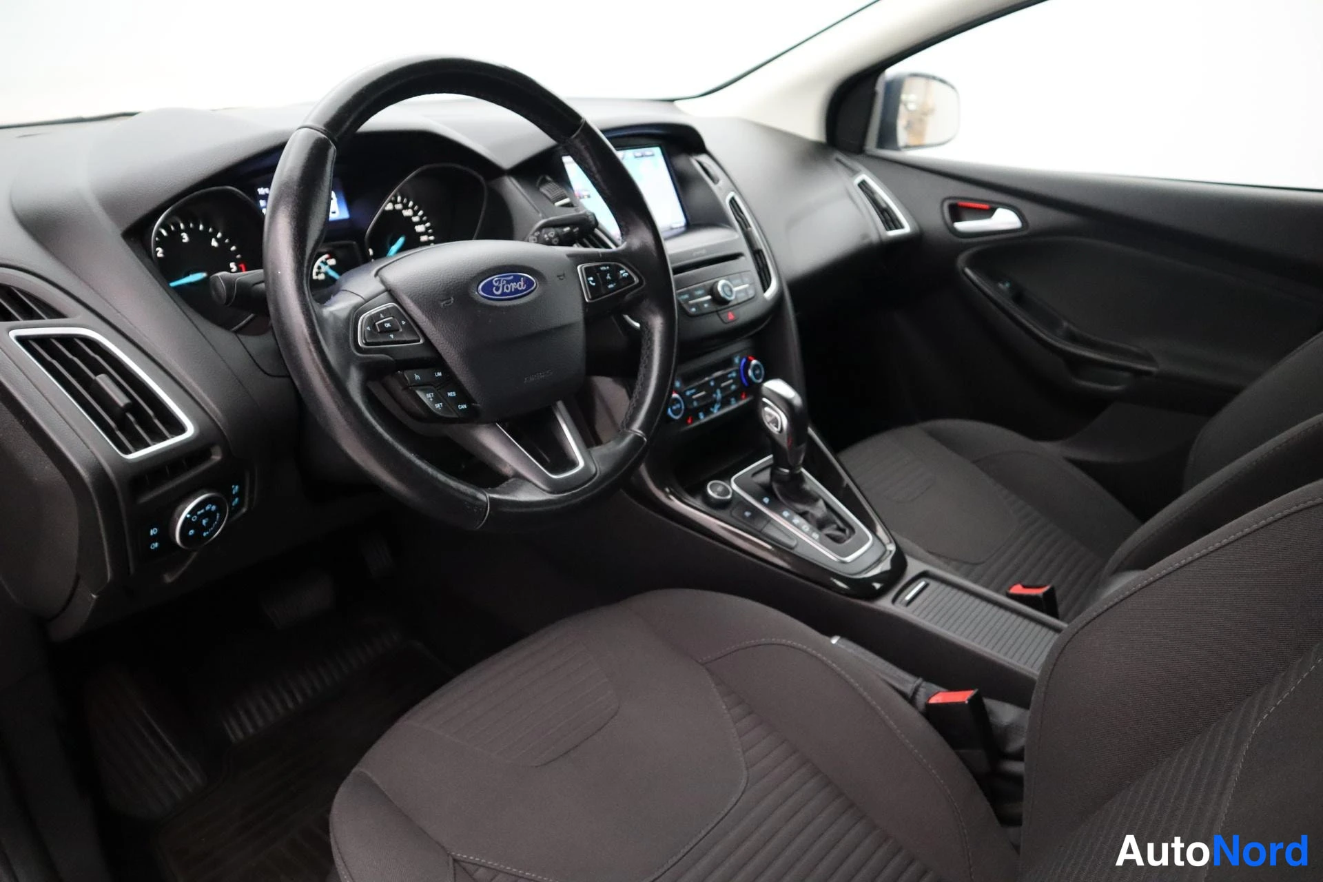 Sininen Ford Focus 2015, kuva 9