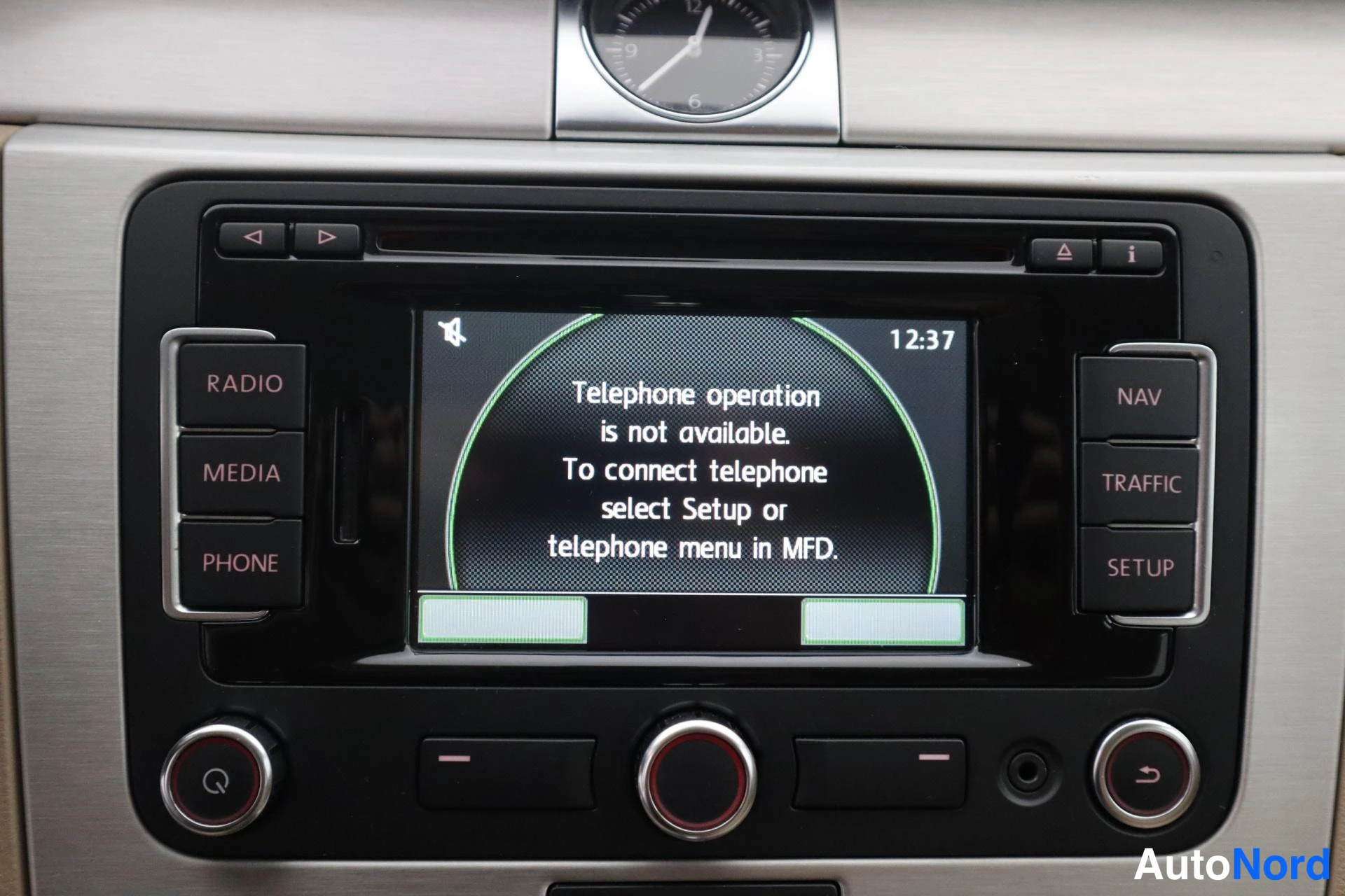 Punainen Volkswagen Passat 2013, kuva 22