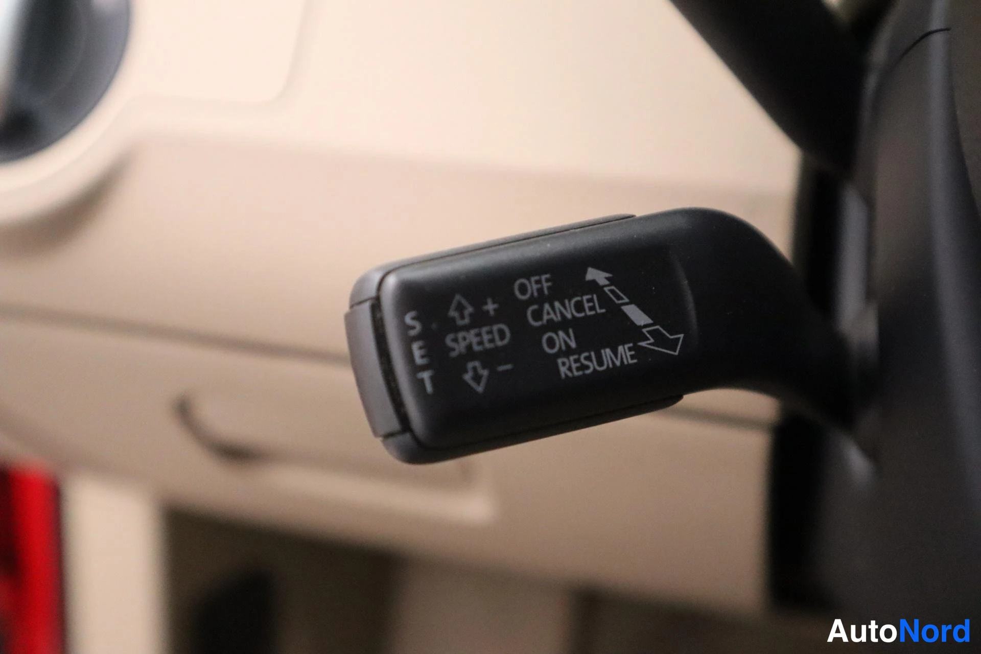 Punainen Volkswagen Passat 2013, kuva 27