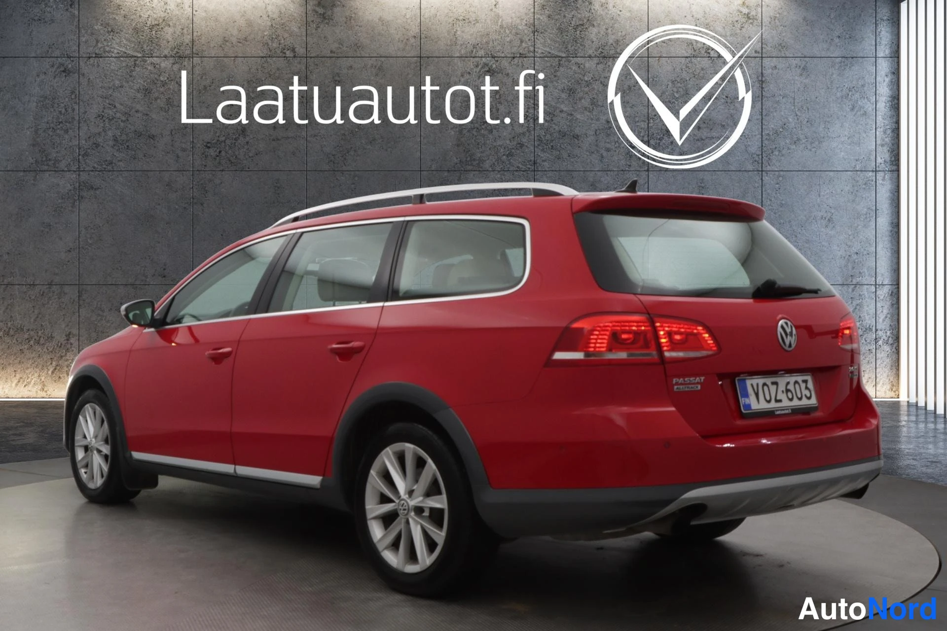Punainen Volkswagen Passat 2013, takaviisto, kuva 6