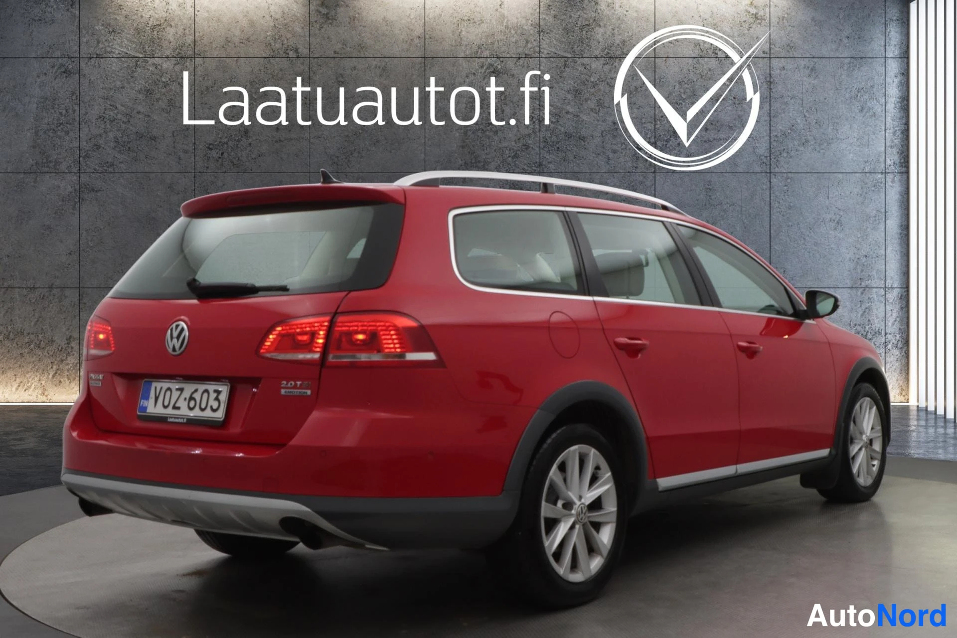 Punainen Volkswagen Passat 2013, takaviisto, kuva 5