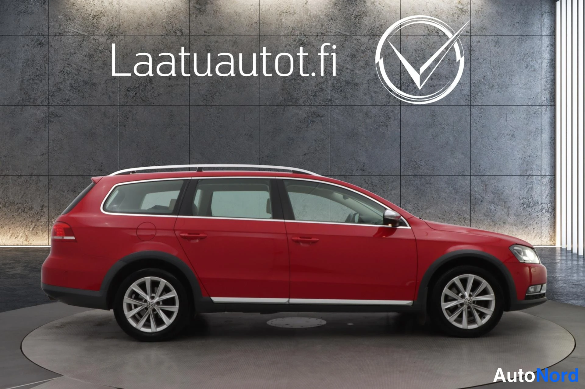 Punainen Volkswagen Passat 2013, etuviisto, keula oikealle, kuva 3