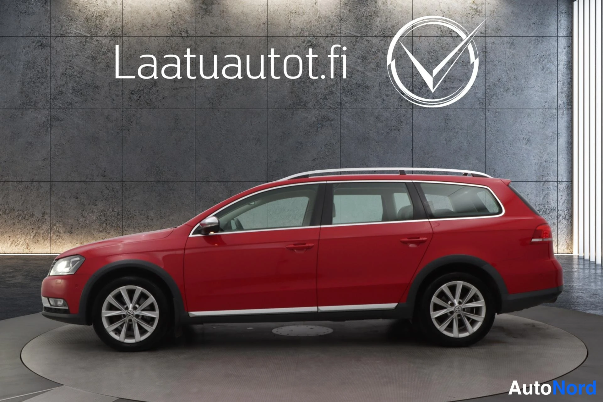 Punainen Volkswagen Passat 2013, etuviisto, keula vasemmalle, kuva 2