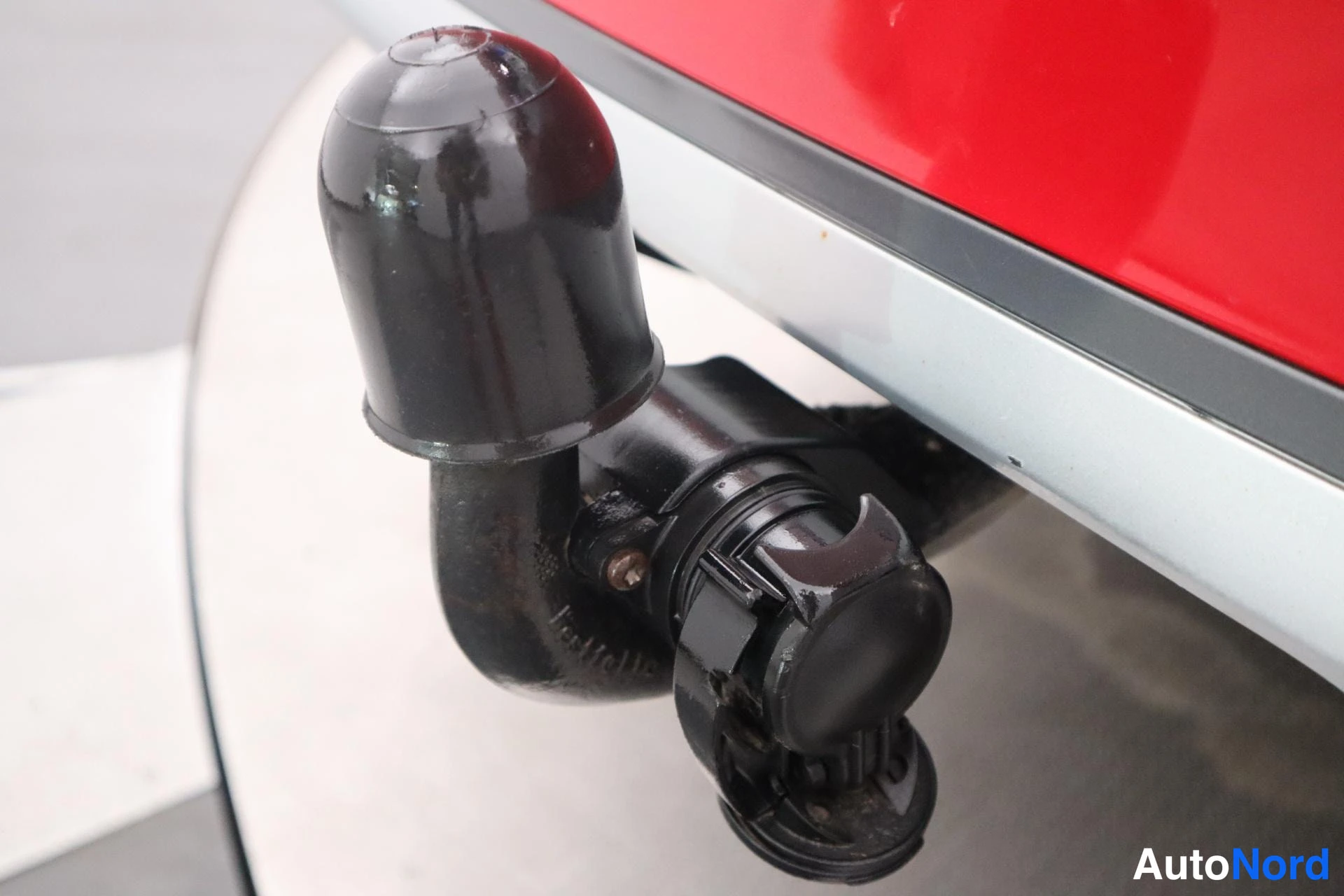 Punainen Volkswagen Passat 2013, kuva 9